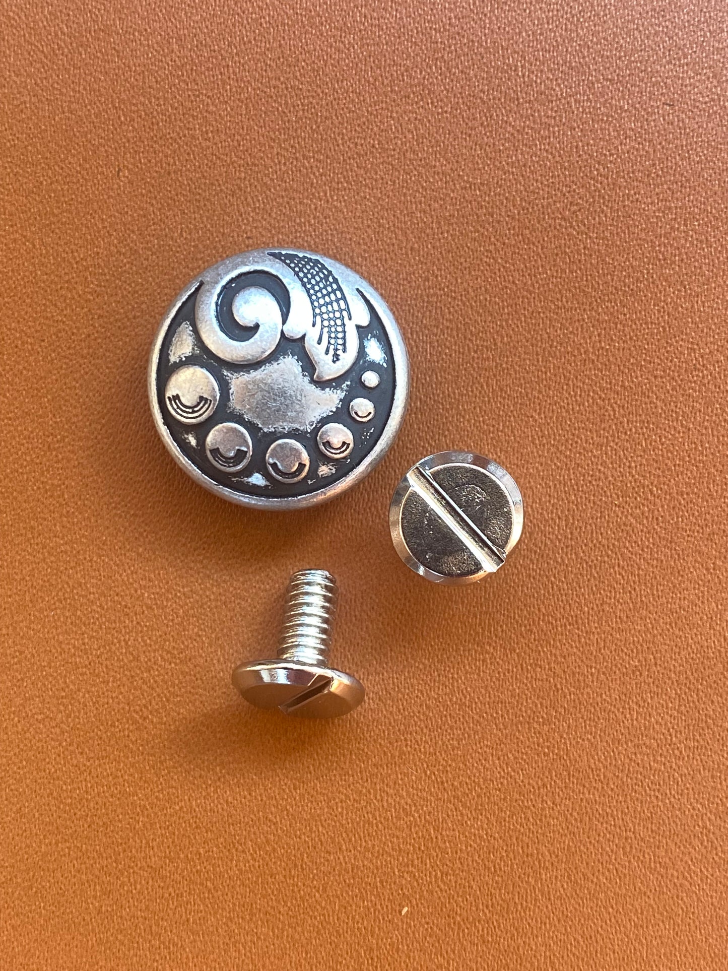 04281 Jeremiah Watt Concho Vintage 19mm Plata antigua