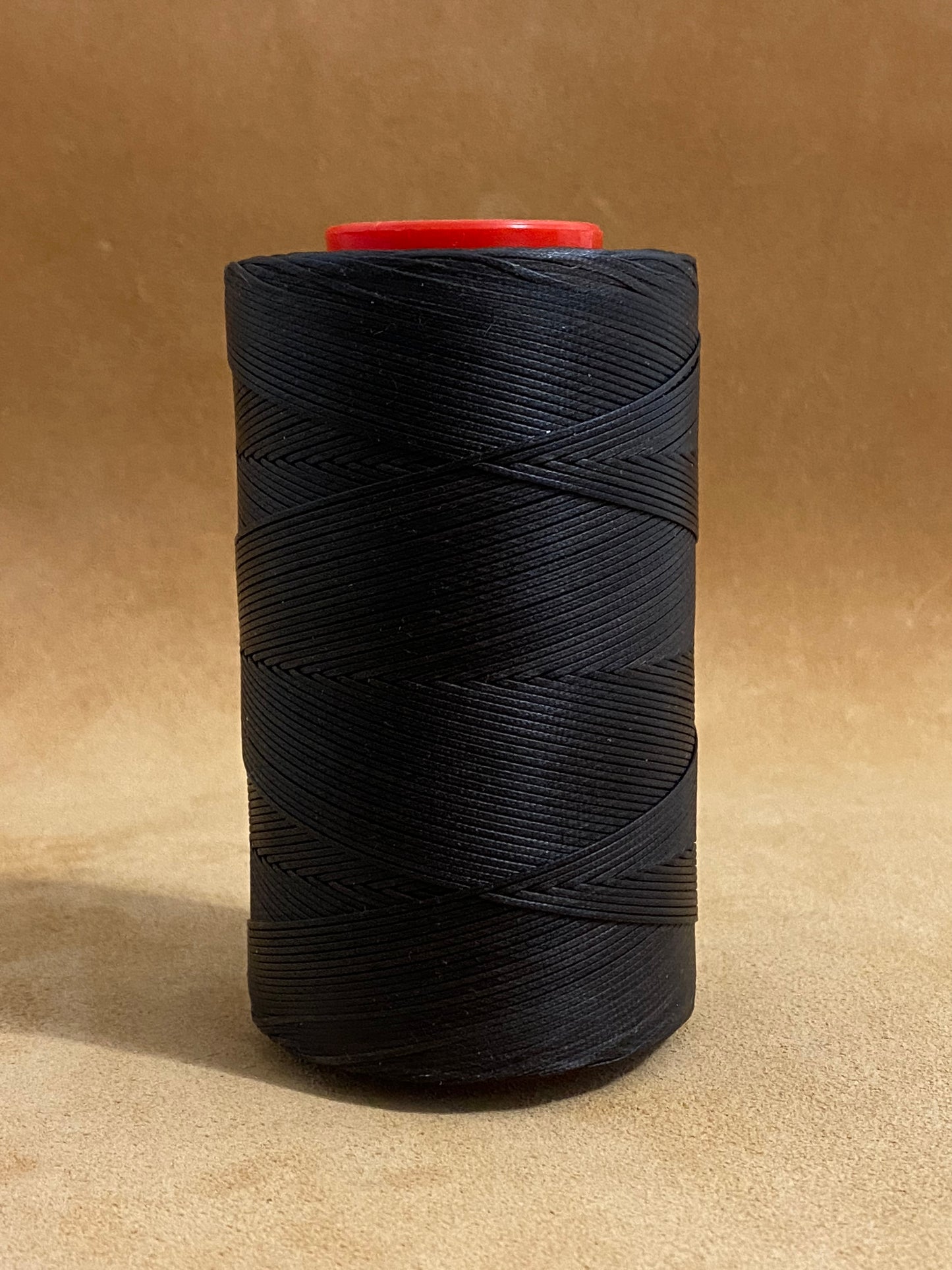 0,8 mm Ritza 25 tigre 500 m Spula | Filo da cucito per pelle, cerato. Punto a mano, filo per cucire a mano, forma piatta