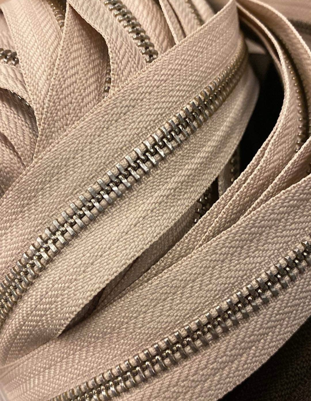 YKK Metal Silver. Size 5.