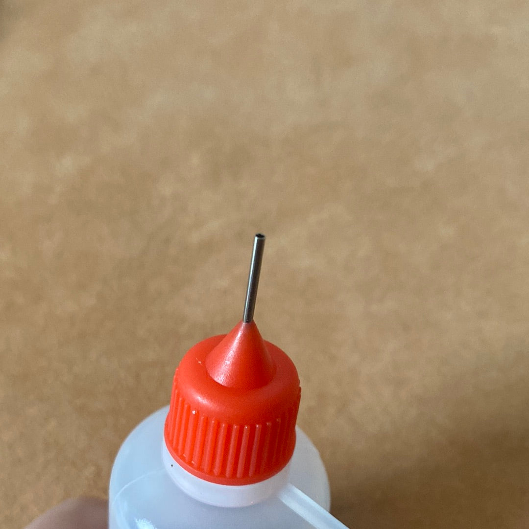 Flacon Flacon vide avec pointe de précision 1 Oz. Environ 30 ml.