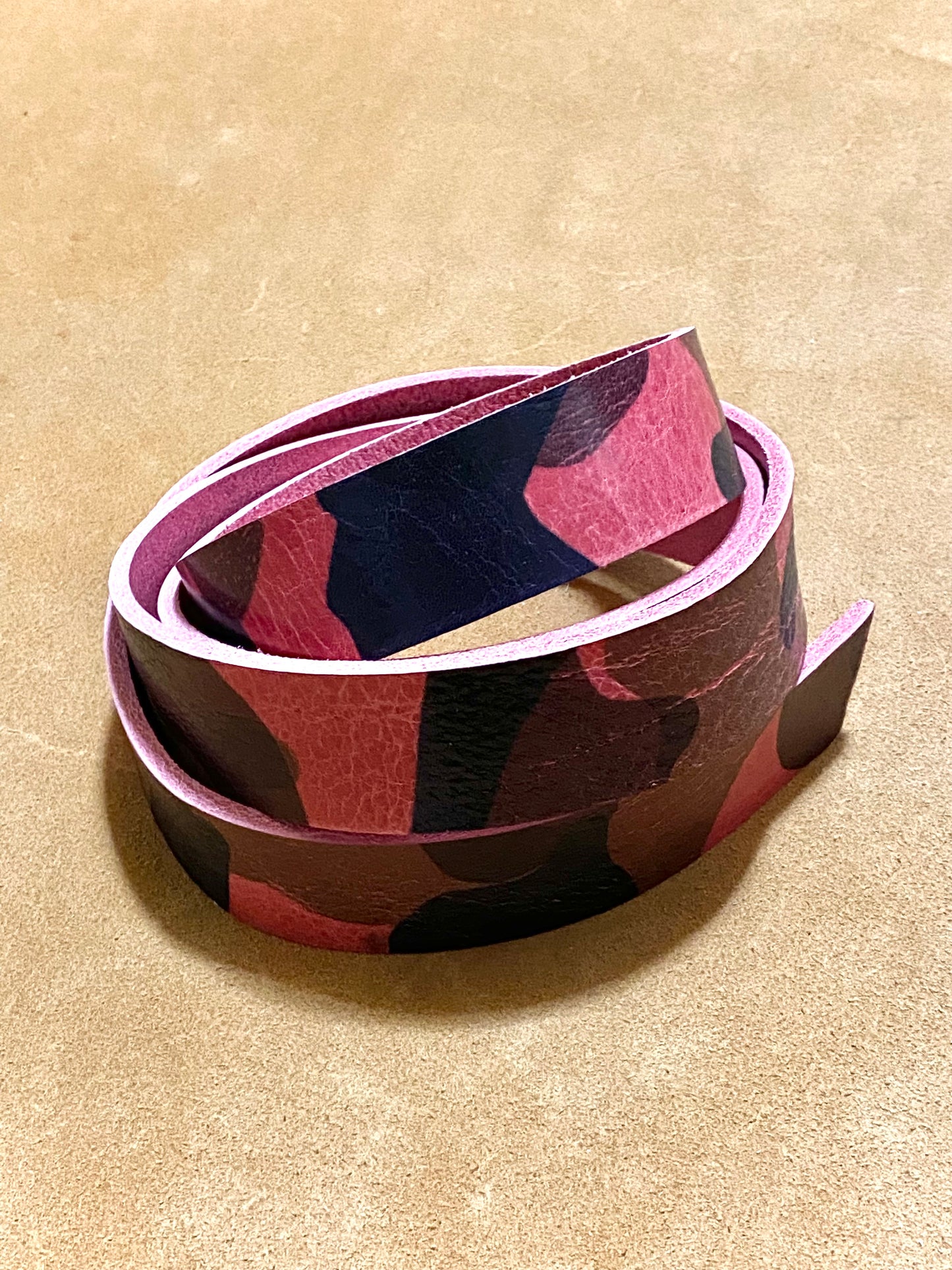 Riemen Camouflage Pink 3,8 - 4 mm | 130-135 cm. Hals