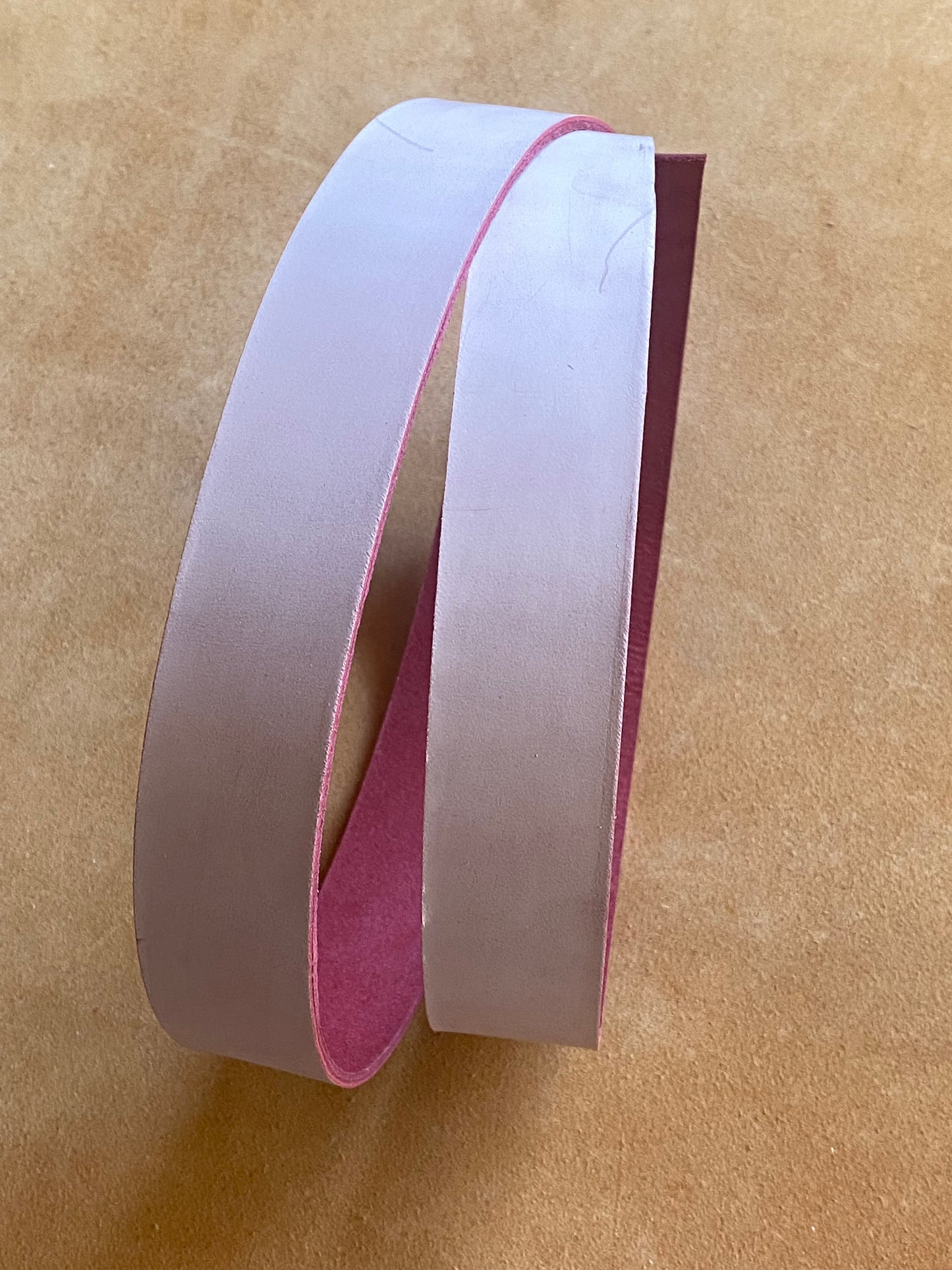 Leather Phantom strap 2.8 mm berry 110-115 cm. Neck