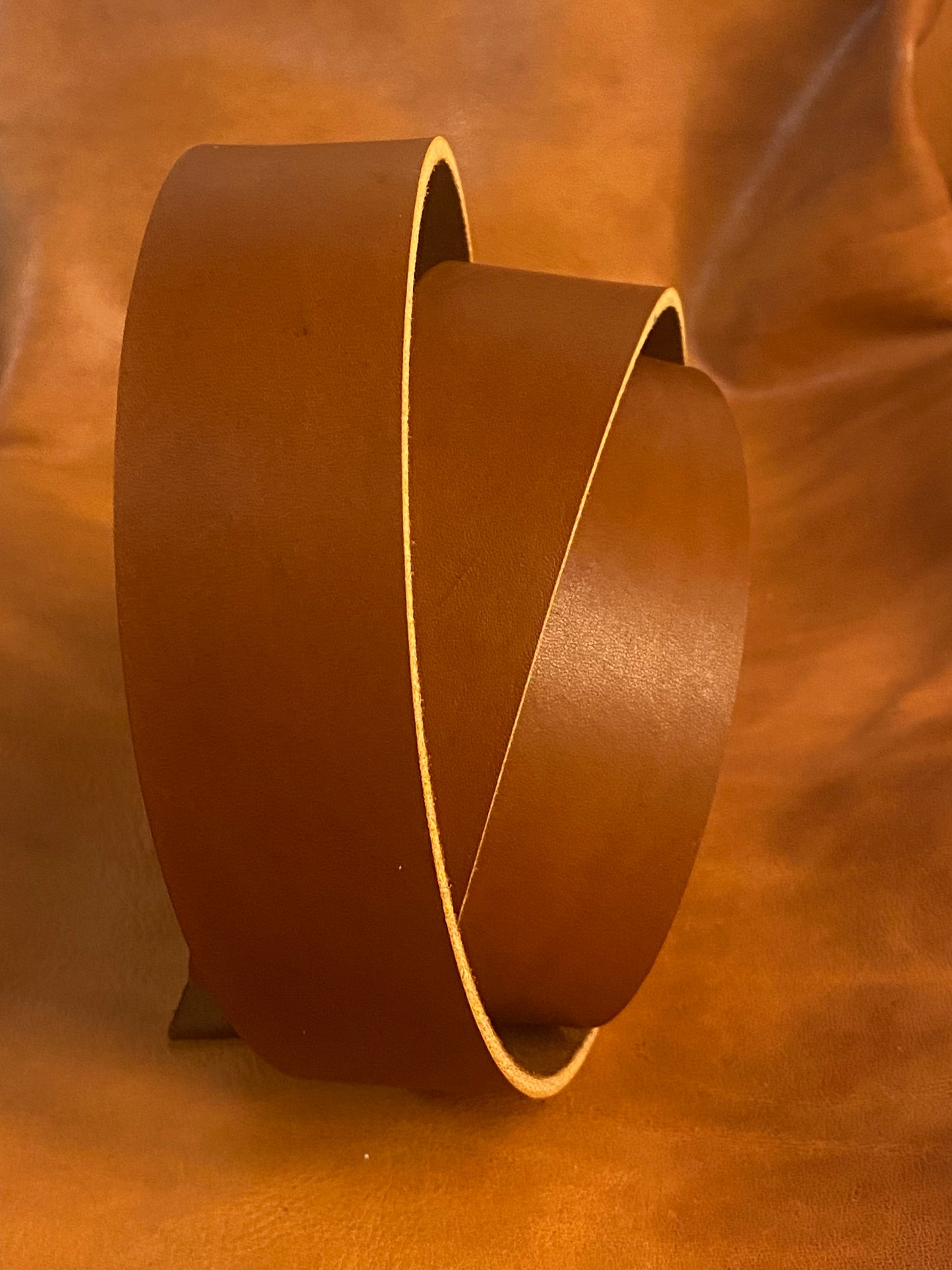 Leather strap 3.5 mm, Dark Cognac rustic 130 cm. Neck