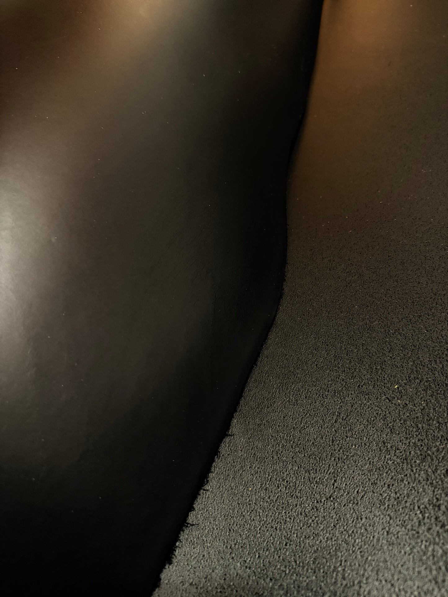 Riemen Schwarz 3,5 mm Hals 140 cm mit Resinseite