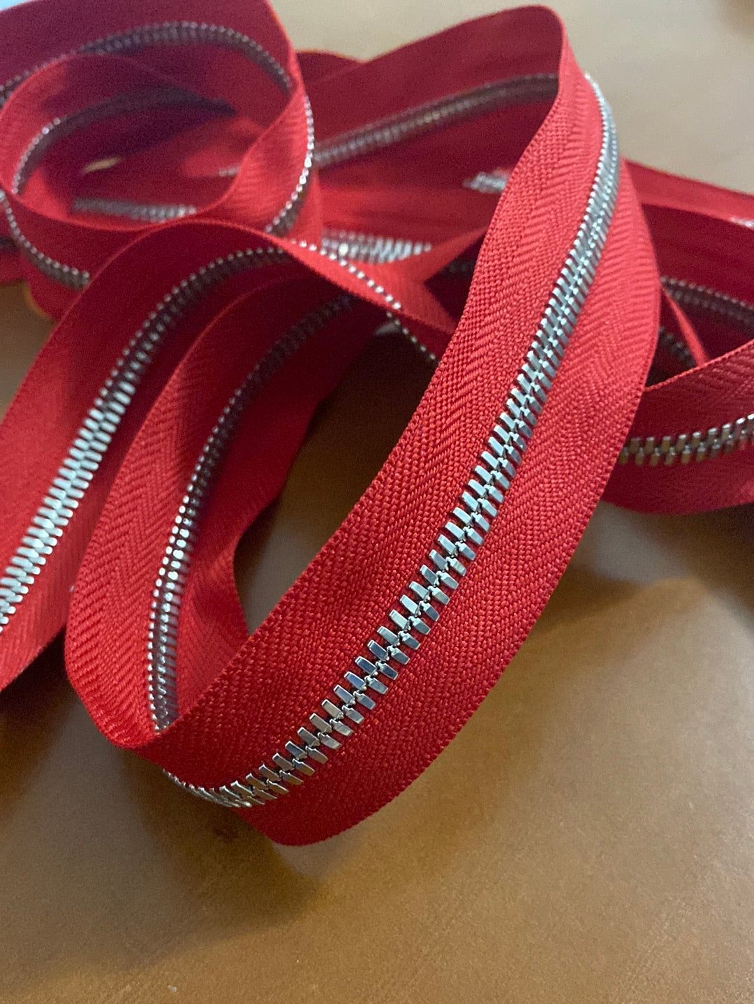 YKK Excella® PLUS Silver. Größe 5.