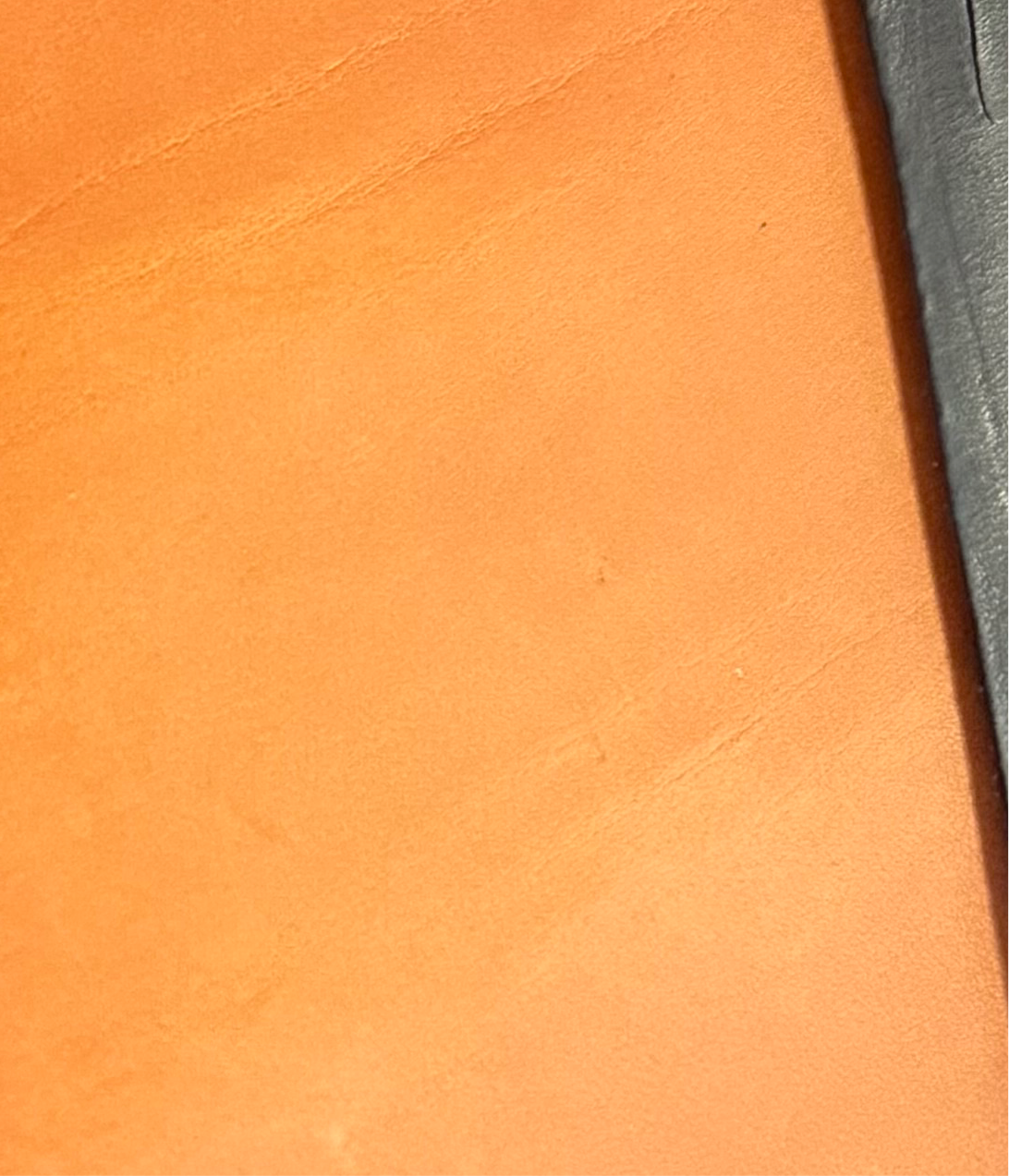 Cuir de ceinture, col. Tan. 4-4,5mm à partir de 2m de longueur. Hecht