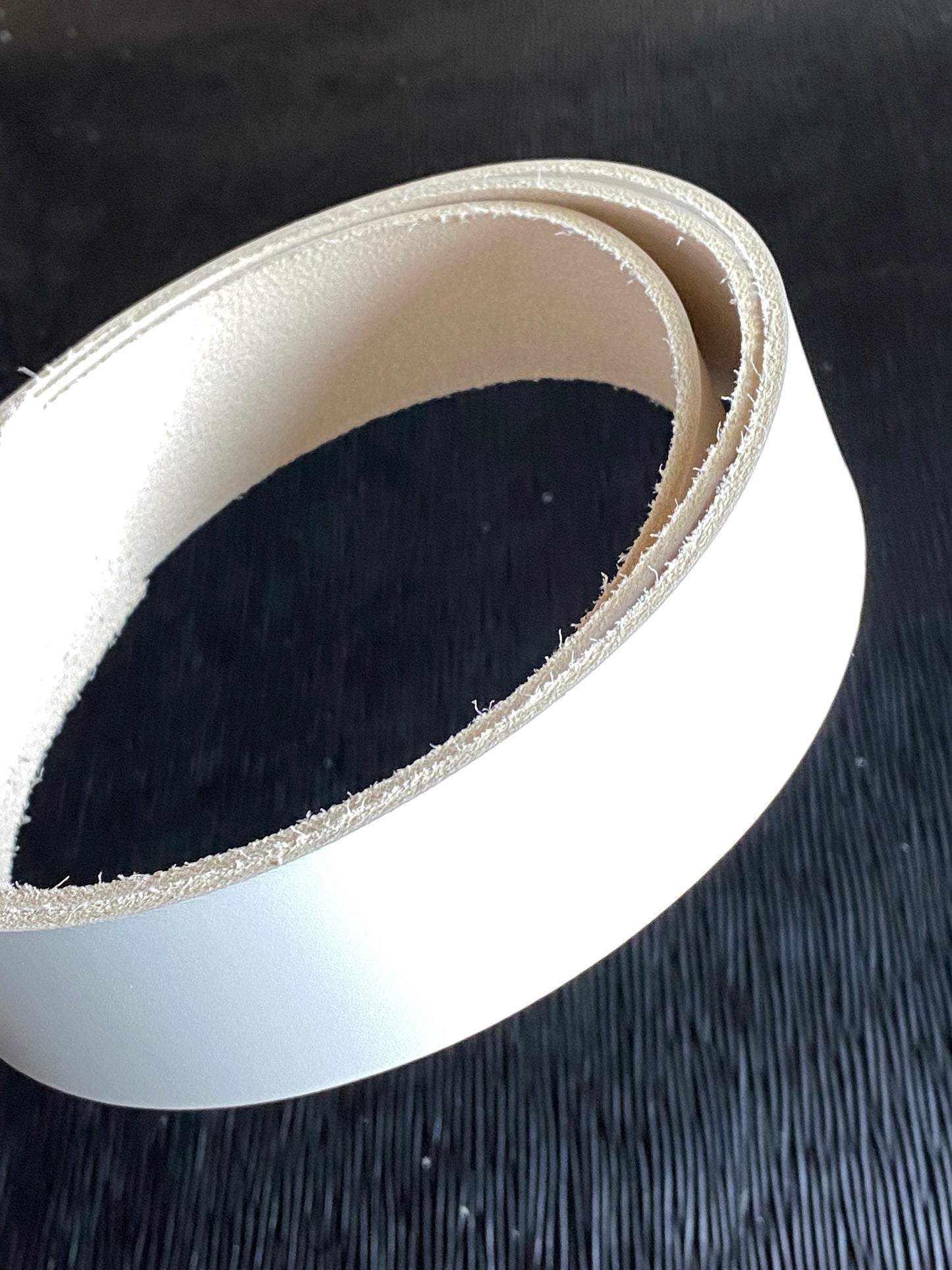 Leather strap Buttero White 2.8 mm 130-135 cm. Neck