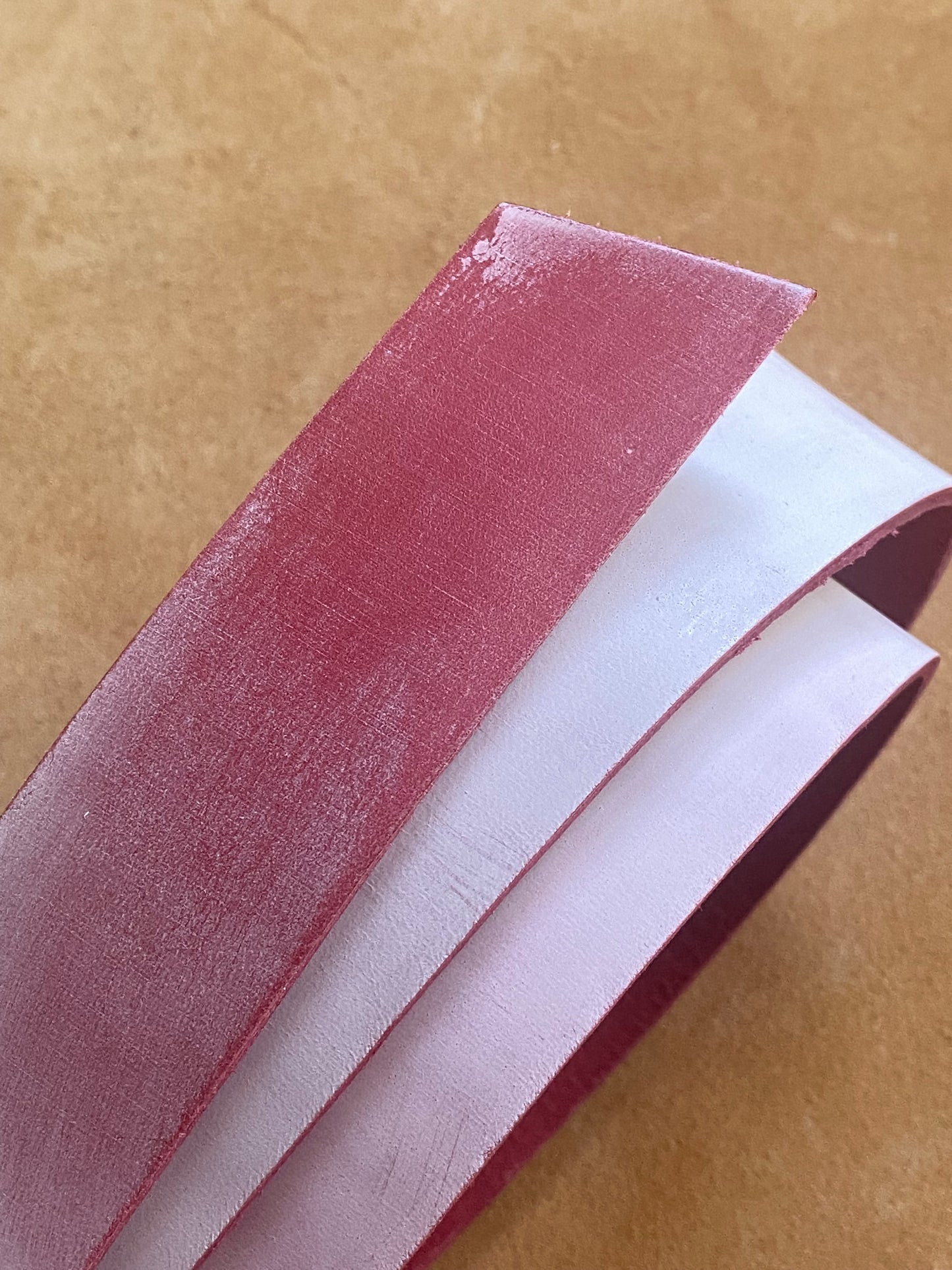 Leather Phantom strap 2.8 mm berry 110-115 cm. Neck