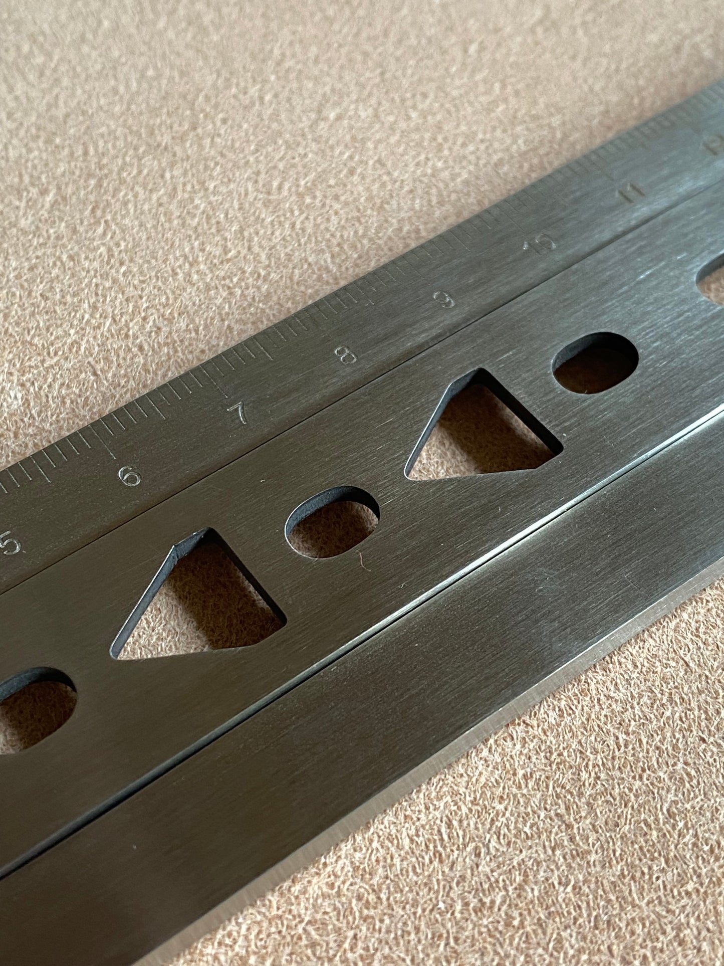 Centering ruler Metal ruler 18cm for marking the belt holes. Triangle.