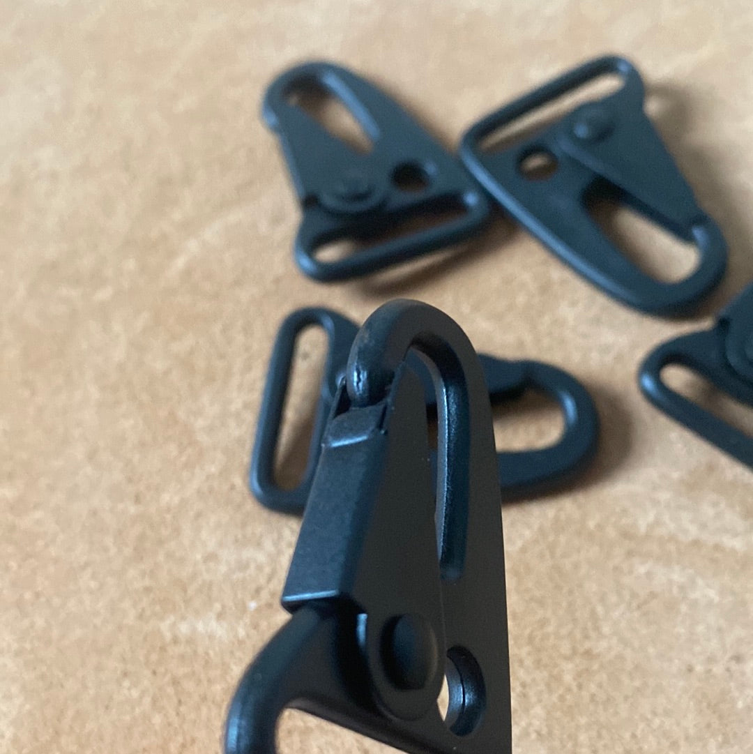 Moschettone piatto passaggio 25 mm. Spessore filo 4 mm