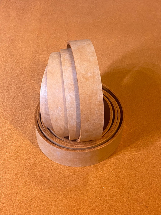 Cinturino in pelle cerata 3-3,5 mm arancione 150 cm. Collo