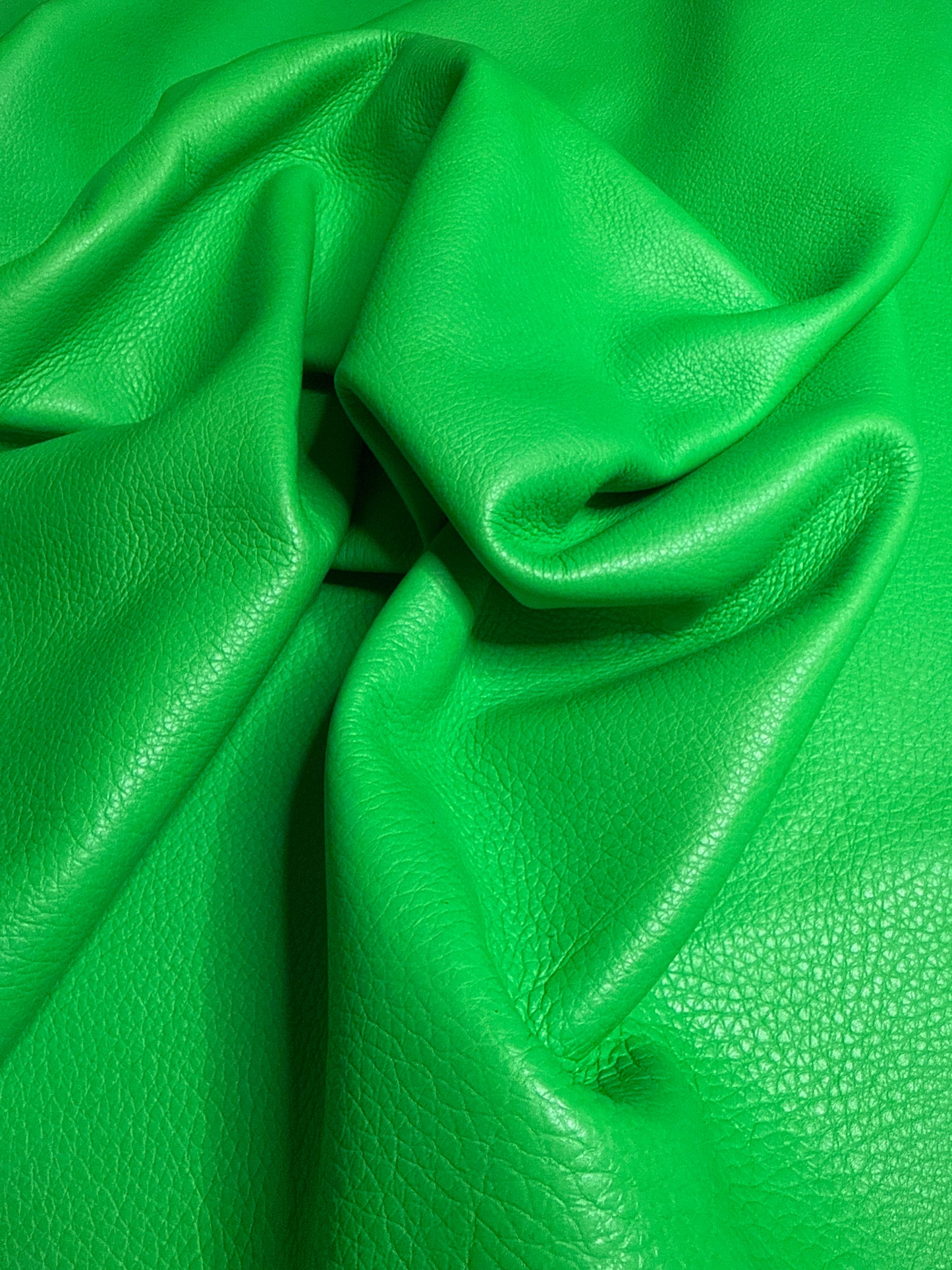 Kalbnappa Lime 1,2mm. Breite 70-80 cm. Zentimeterware.