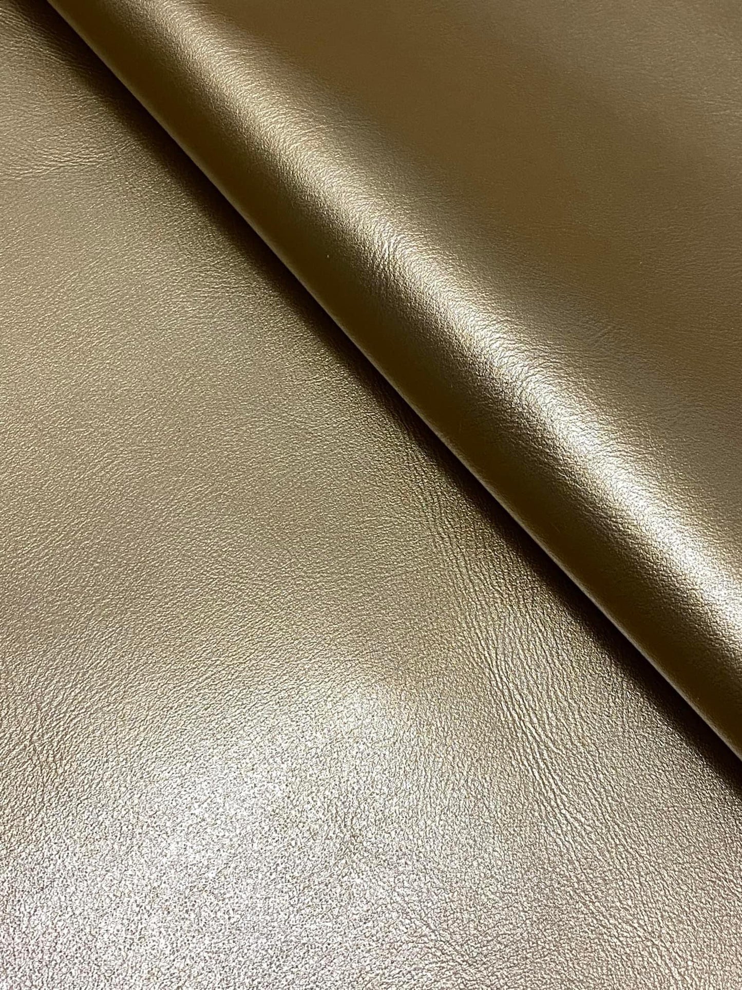 Rindnappa Champagne Metallic 0,8 mm RN006. Breite 80 cm. Zentimeterware.
