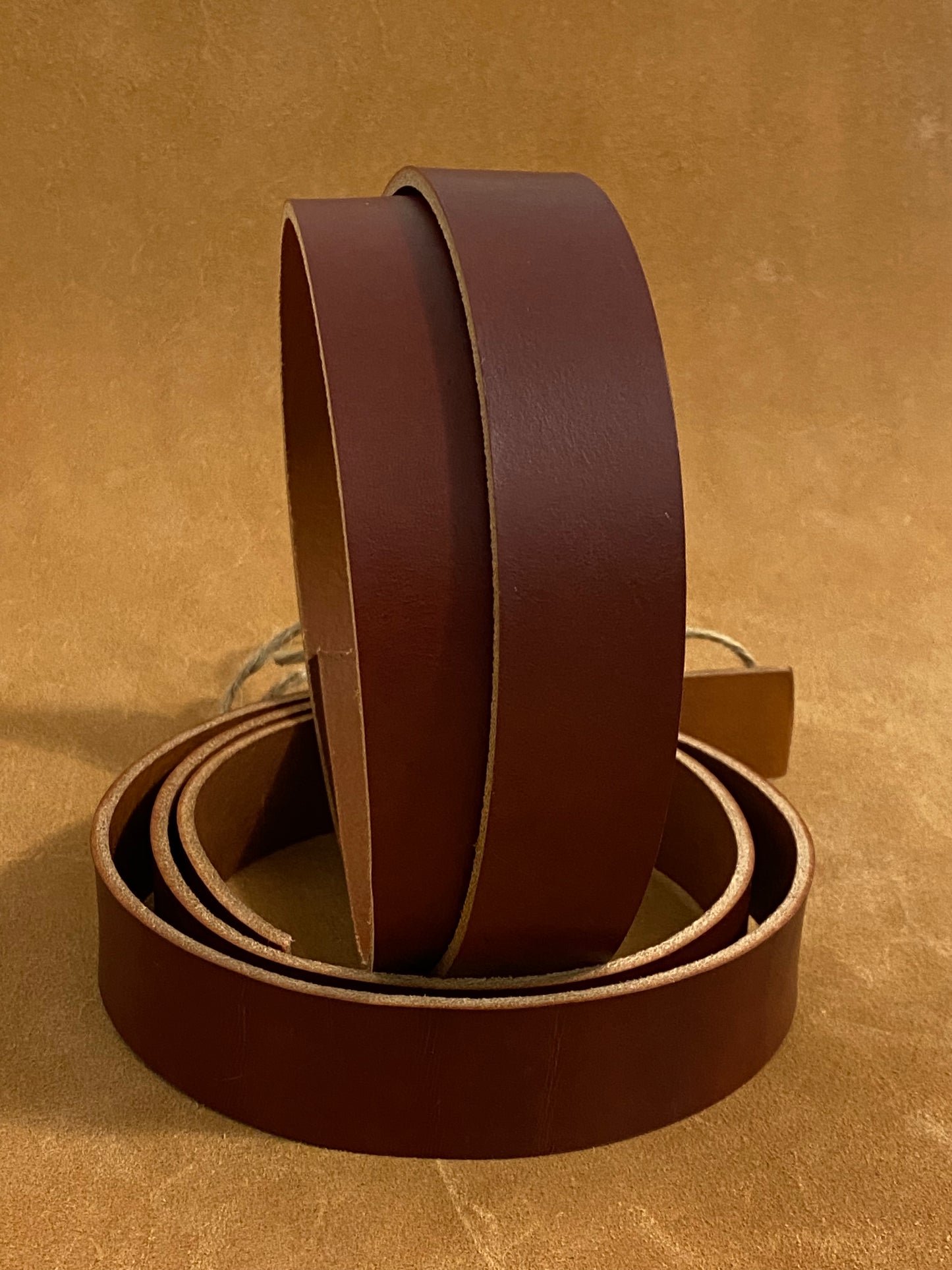 Strap dry leather 3.2 - 3.5 mm cognac 105-120 cm. Croupon