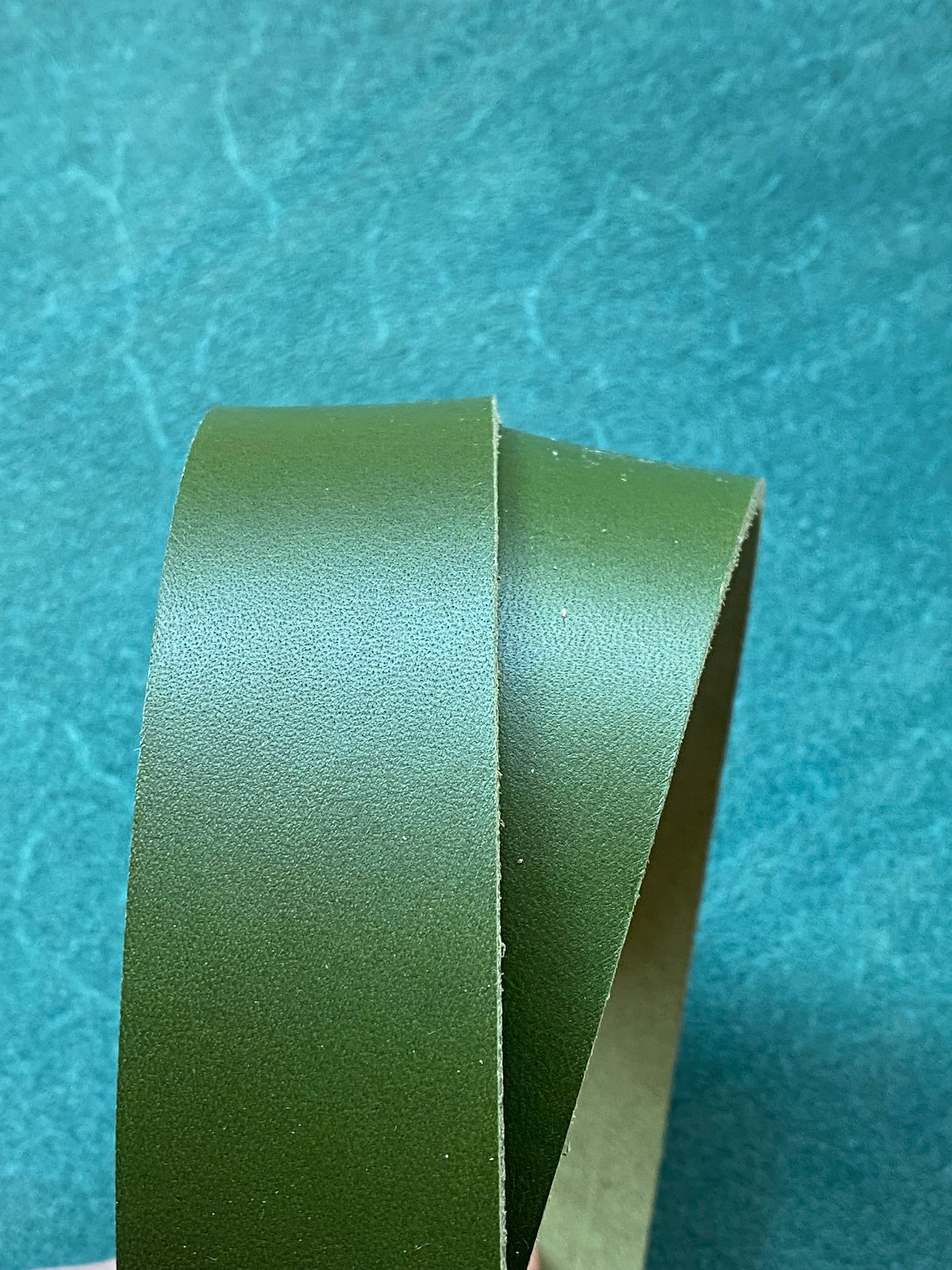Leather strap 3 mm, forest green “Bosco” 130 cm. Neck