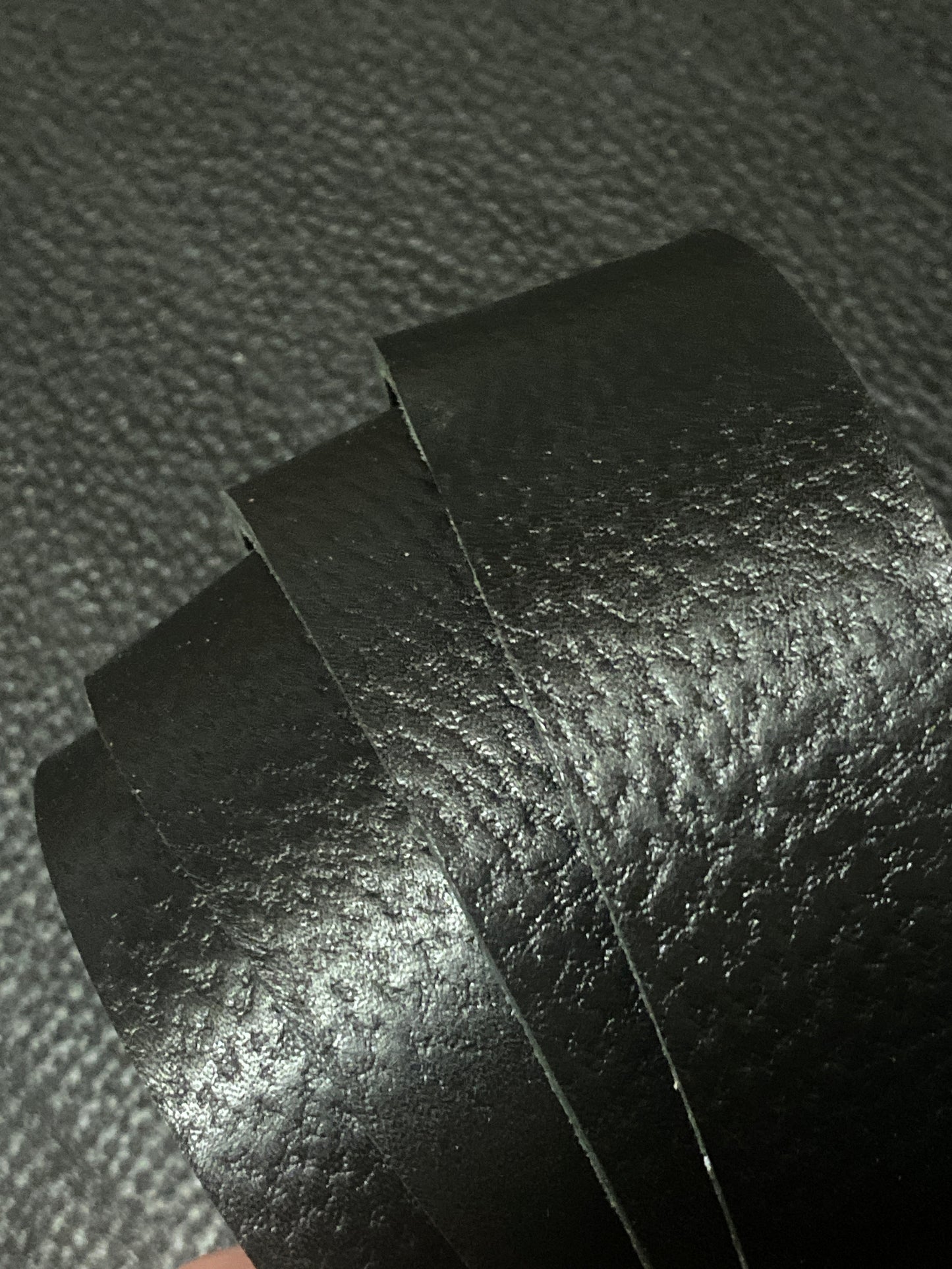 Ceinture en cuir "Hermes" Noir embossé 3,5-4 mm 120 cm. Cou.