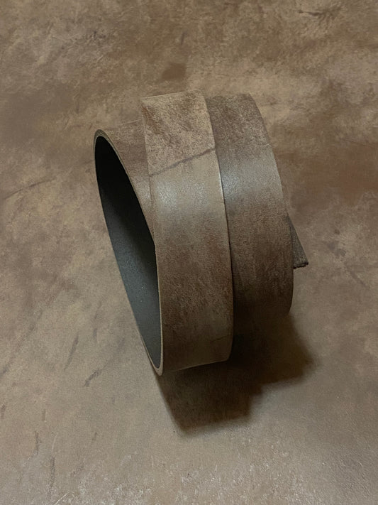 Cuir de ceinture poncé. Col. Chocolat. 3,0-3,5 mm 120 cm. Cou