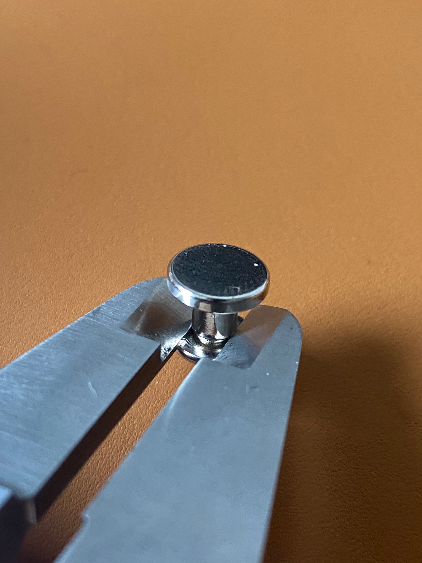 Book screw shaft 5x5 mm. Slit or cross. Sleeve head 9mm