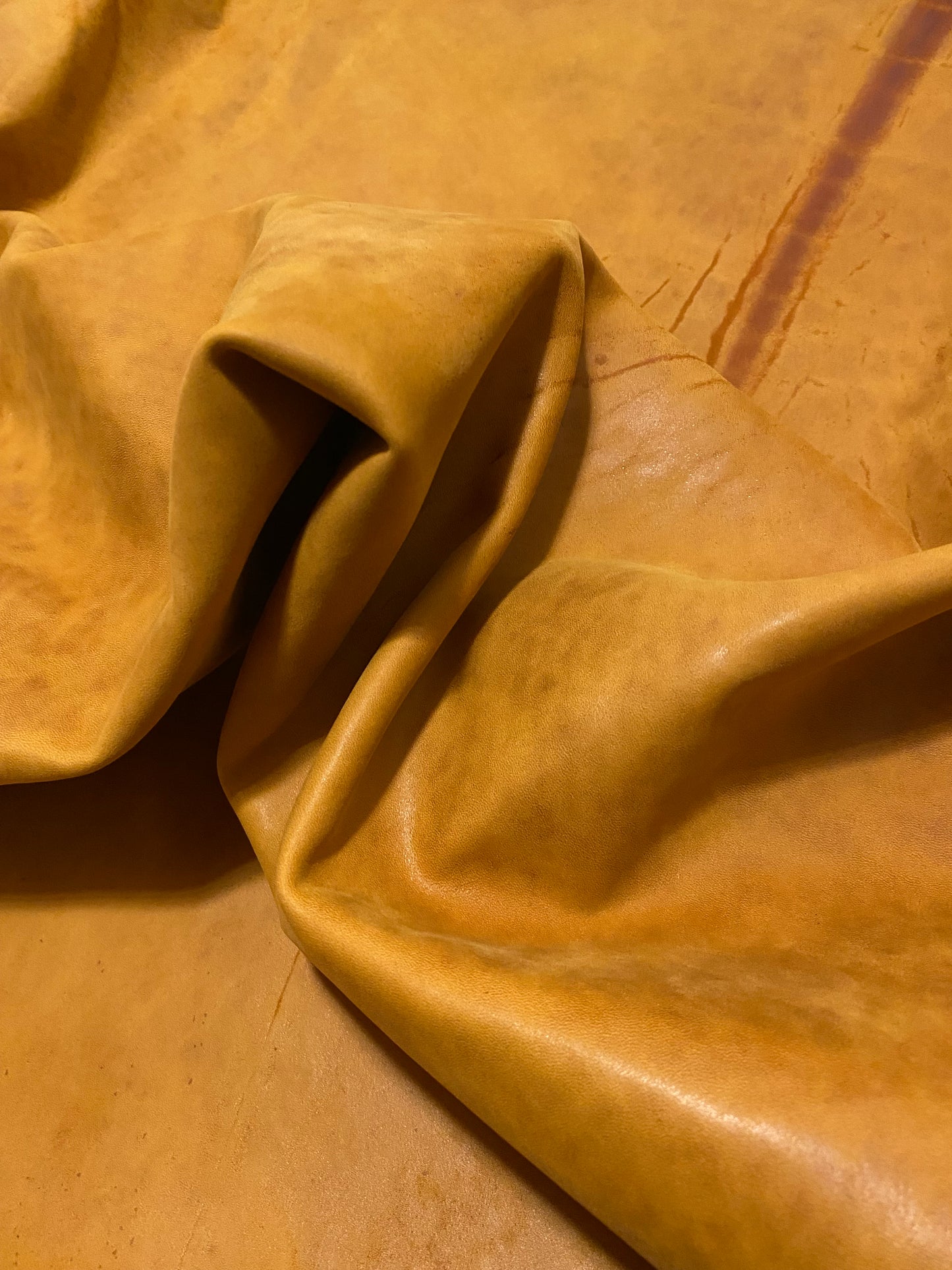 Horse leather 1.2-1.4mm, vegetable tanned. All colors available upon request.