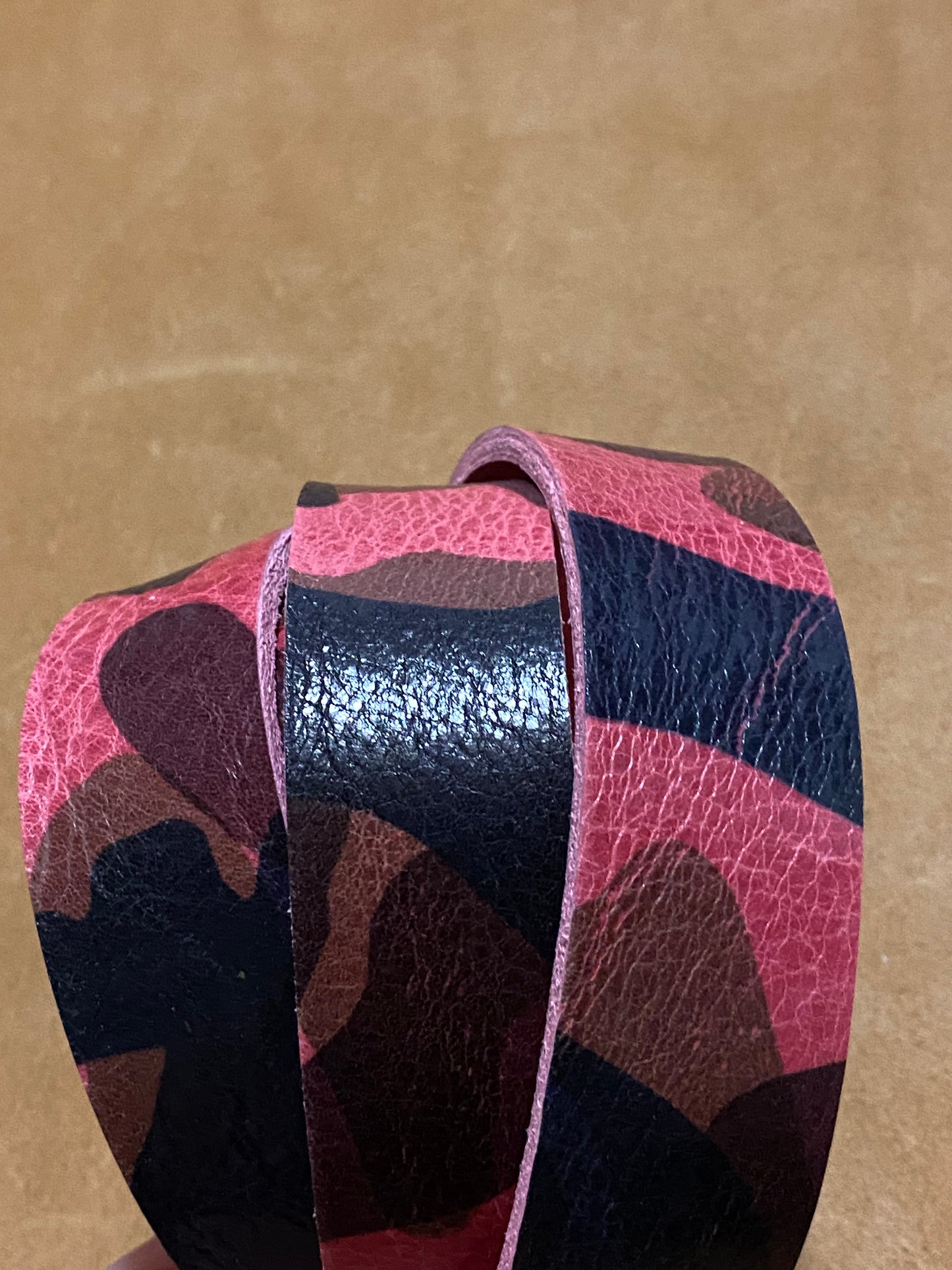 Riemen Camouflage Pink 3,8 - 4 mm | 130-135 cm. Hals