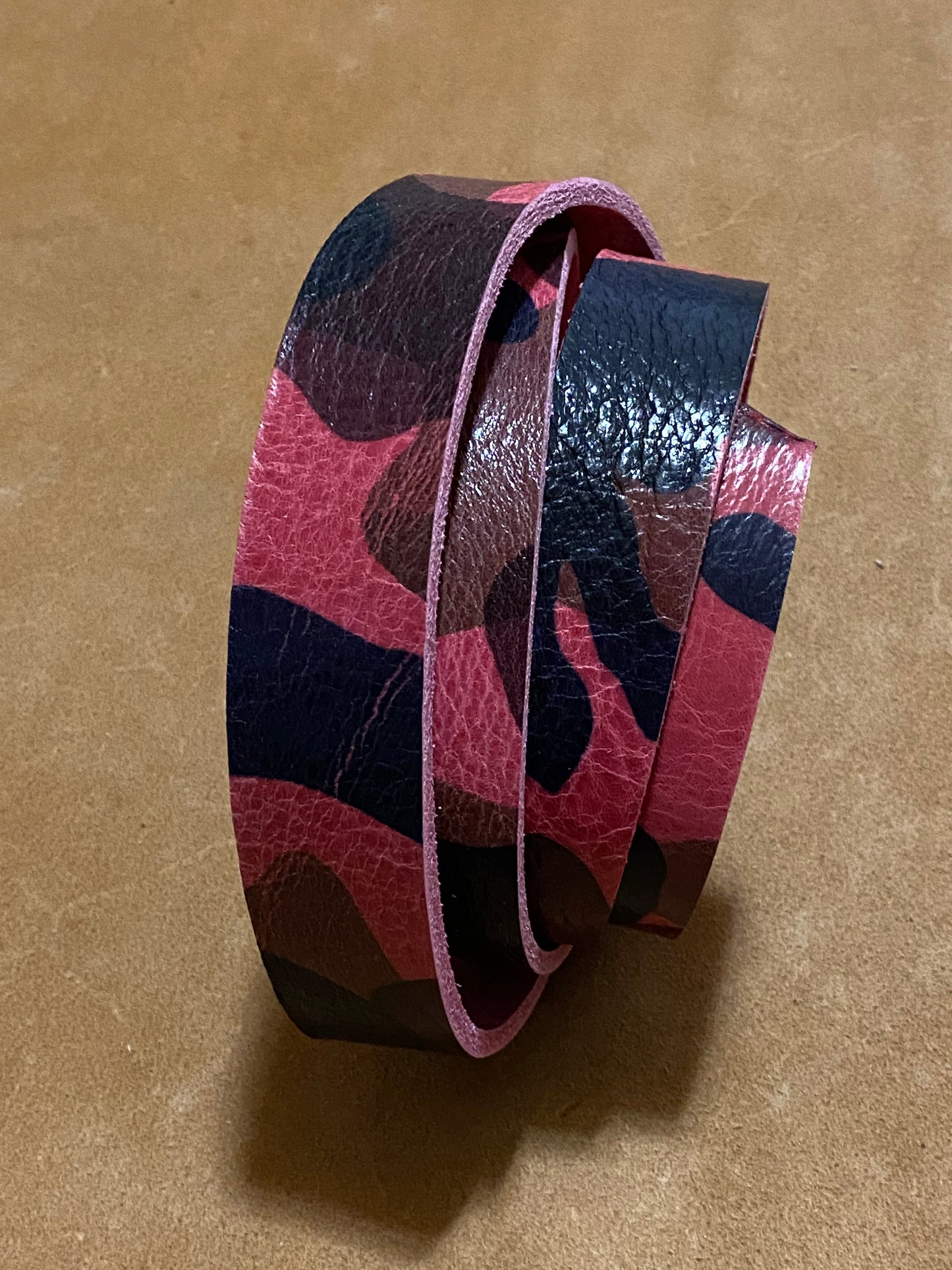 Riemen Camouflage Pink 3,8 - 4 mm | 130-135 cm. Hals