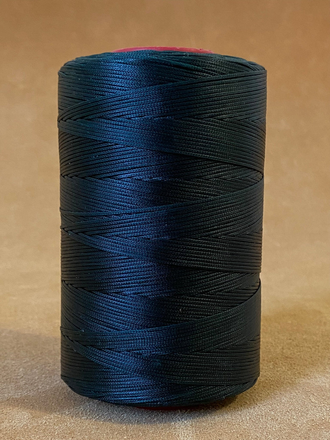0,6 mm Ritza 25 tigre 50 m Spula | Filo da cucito per pelle, cerato. Punto a mano, forma piatta