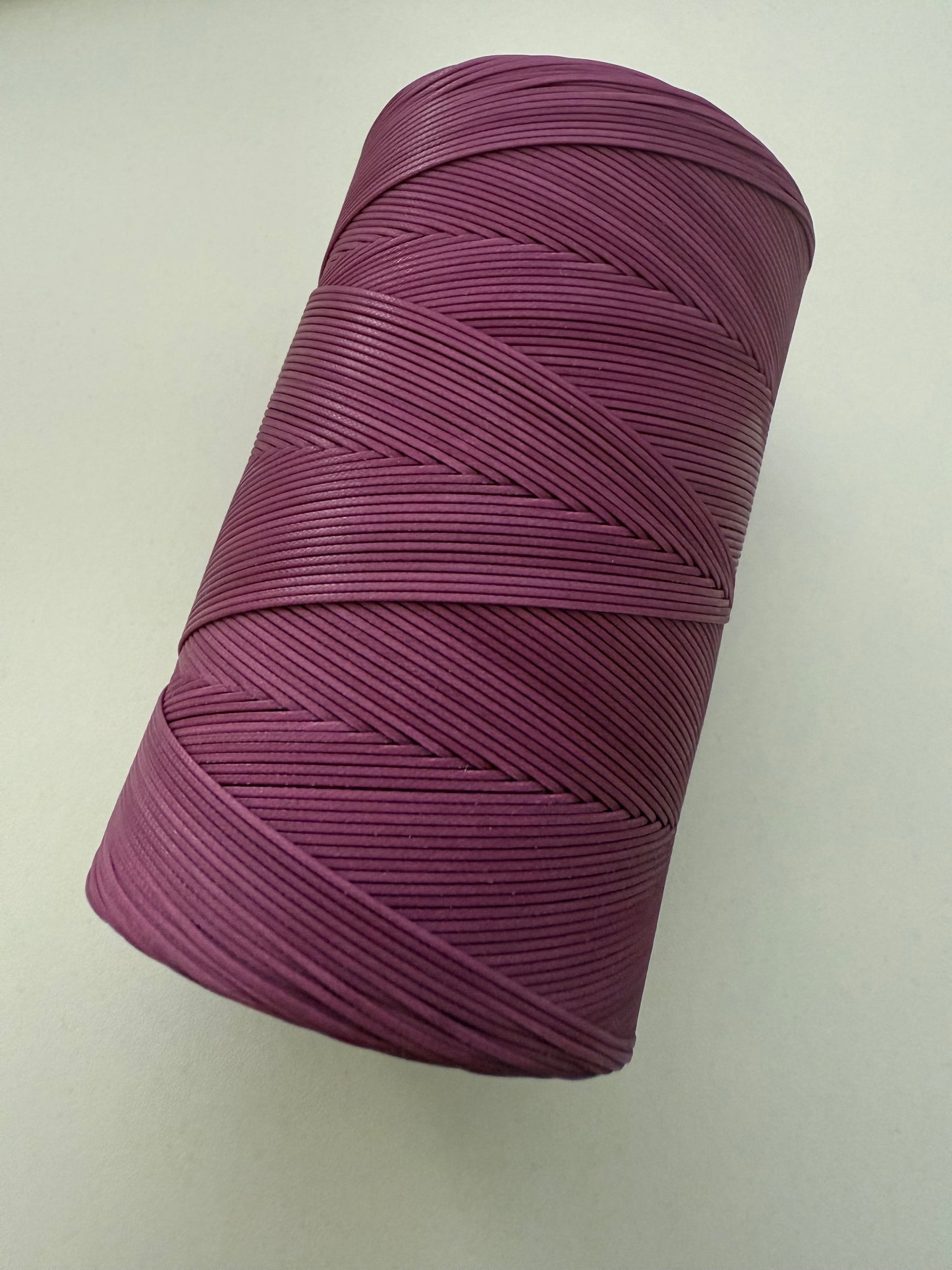 0,6 mm Ritza 25 tigre 100 m Spule | Filo da cucito per pelle, cerato. Punto a mano, forma piatta