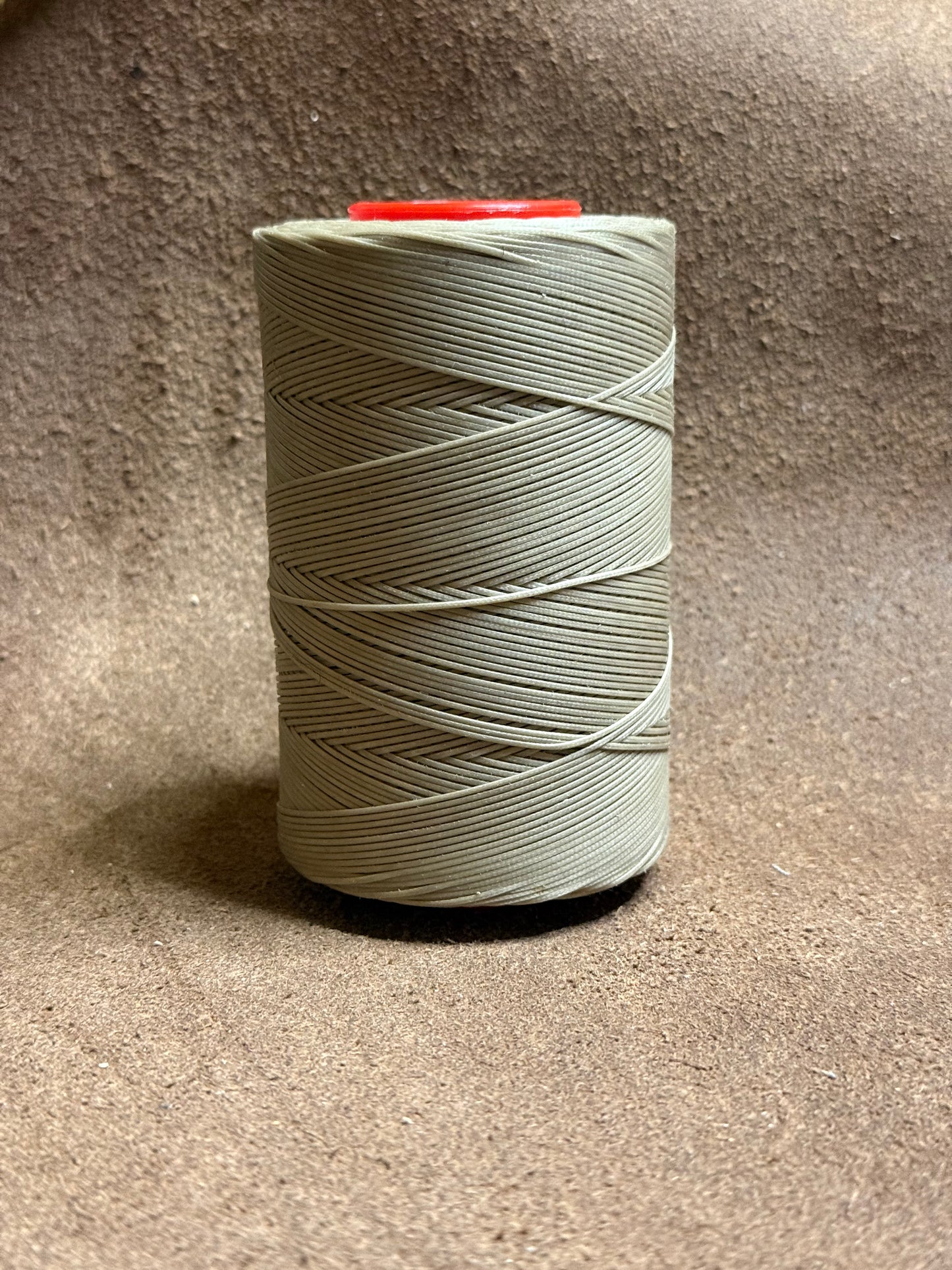 0,8 mm Ritza 25 tigre 50 m Spule | Filo da cucito per pelle, cerato. Punto a mano, forma piatta