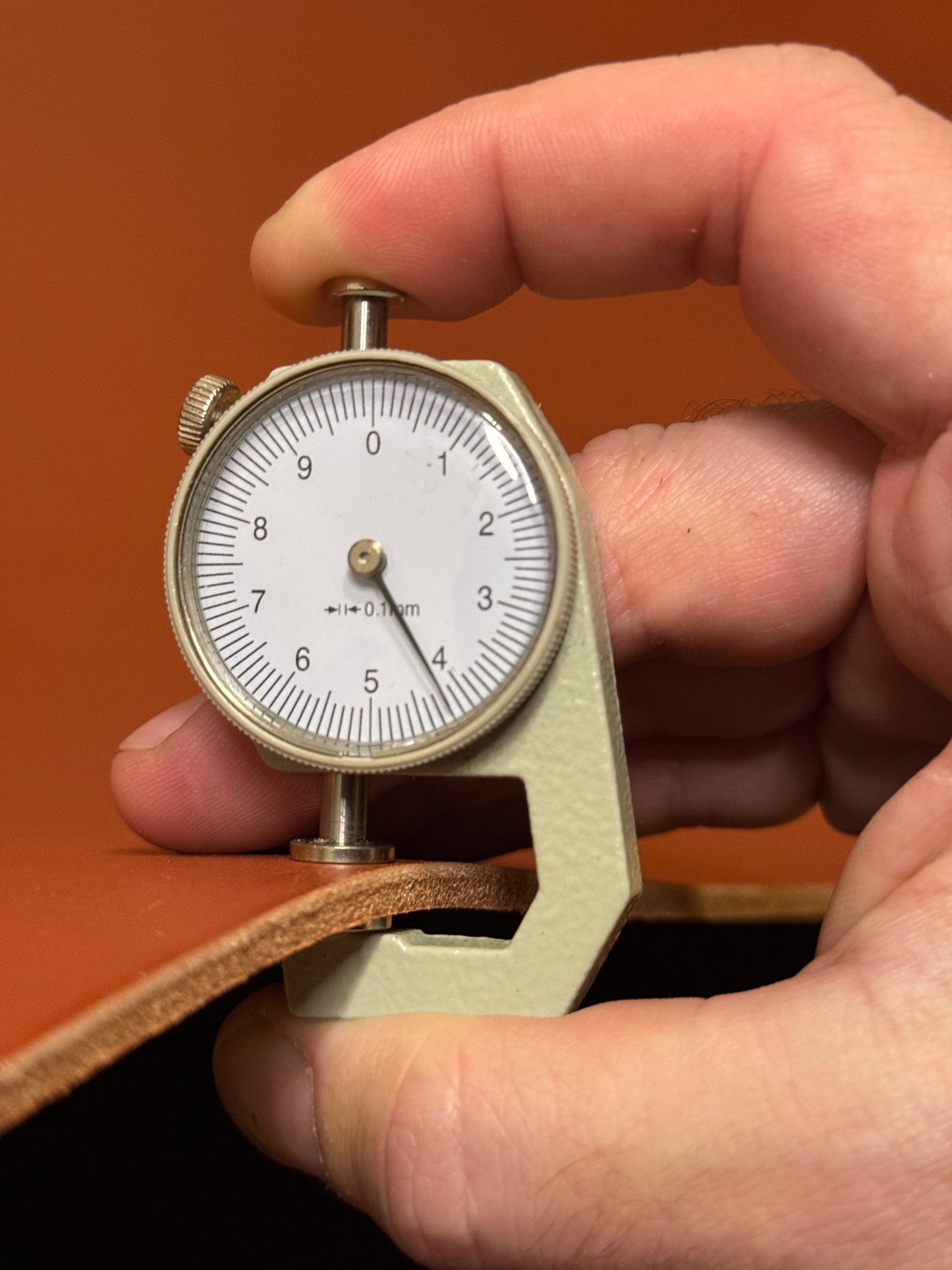 Luxe gewachster Lederriemen. Col. „Brick“ 4,0-4,2mm. Hecht. Bridle leather