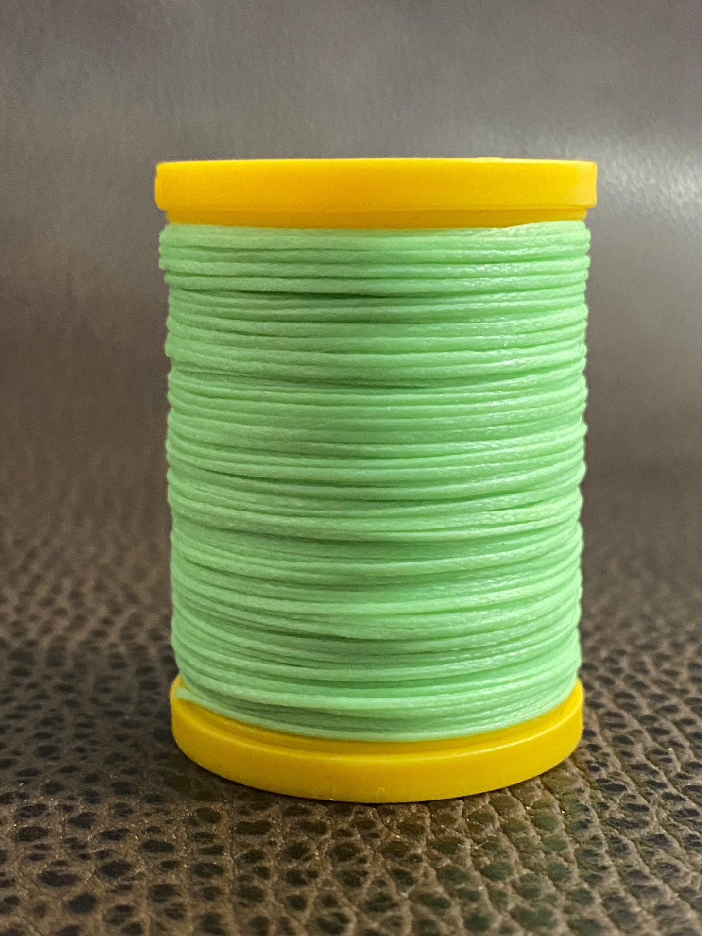 Luminous braid | 0,6 mm | gewachstes Garn - flach -