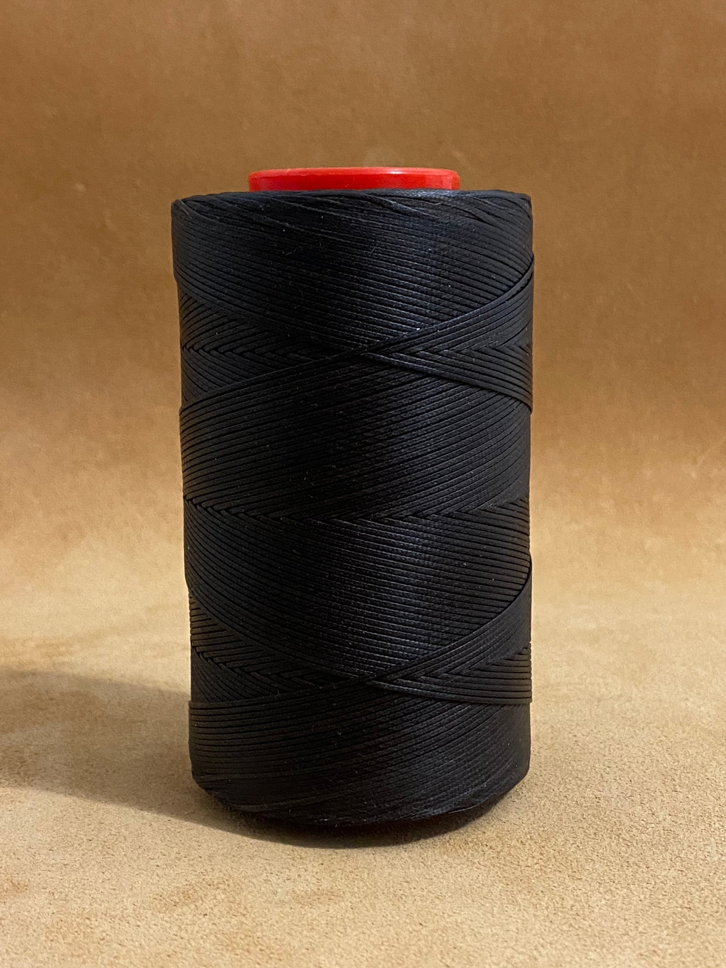 0,8 mm Ritza 25 tigre 50 m Spule | Filo da cucito per pelle, cerato. Punto a mano, forma piatta