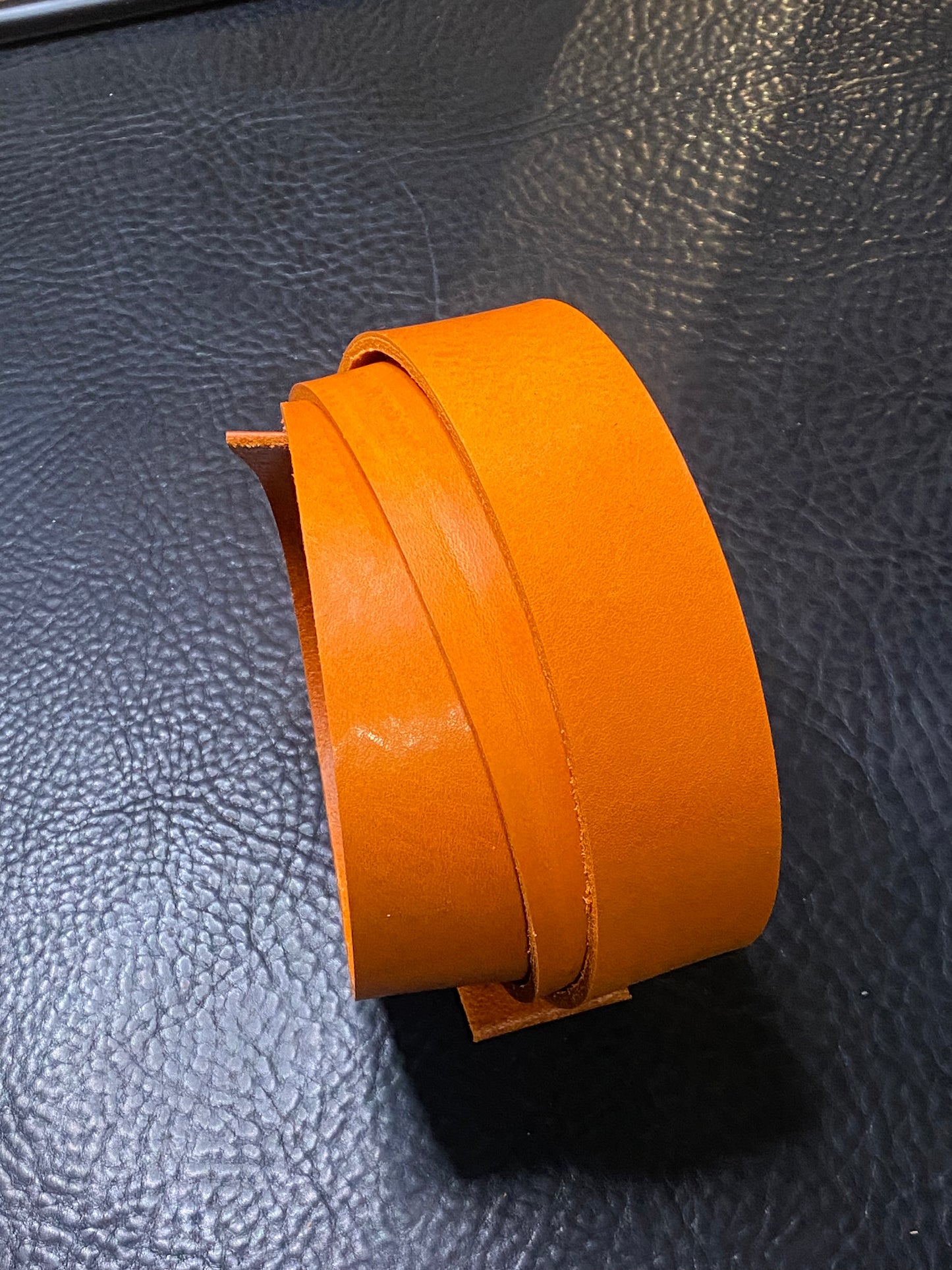 Leather strap orange milled 3-3.5 mm 120 cm. Neck