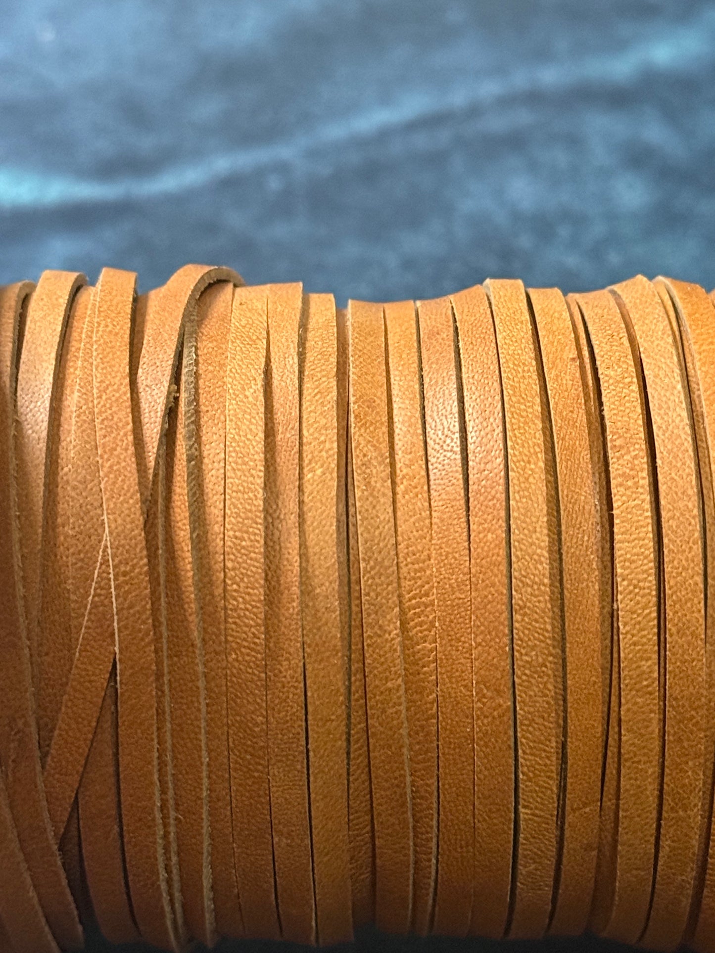 Flechtband aus Känguruleder Cognac 3mm. Leather lace.