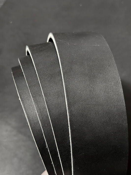 Cuir de ceinture, col. Noir. 4,5-5mm à partir de 2m de longueur. Hecht