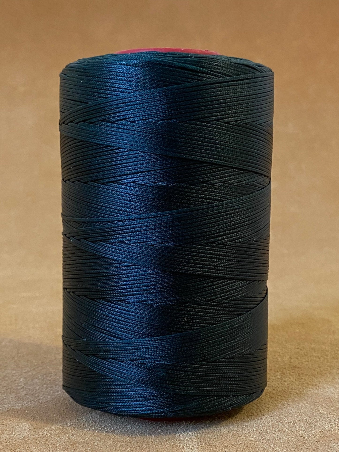 0,6 mm Ritza 25 tigre 50 m Spula | Filo da cucito per pelle, cerato. Punto a mano, forma piatta