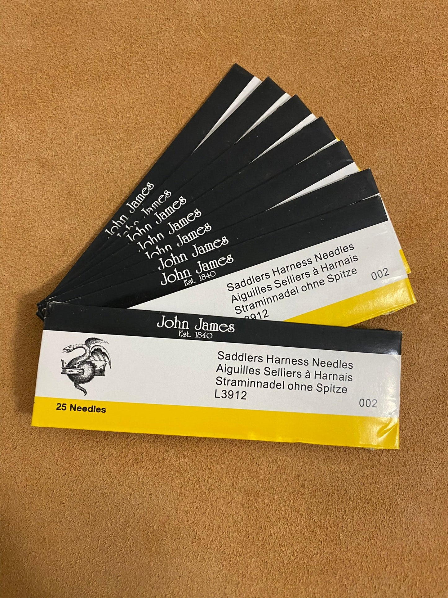 Pack of 10 John James saddler needles, blunt | Gr. 2-3-1/0-2/0-3/0. England.