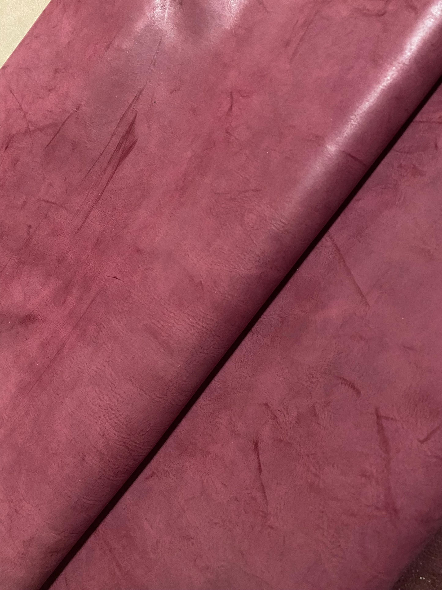 Bolso piel rosa viejo RN010 1,0-1,2 mm. Ancho 70-80 cm. Mercancías en centímetros.