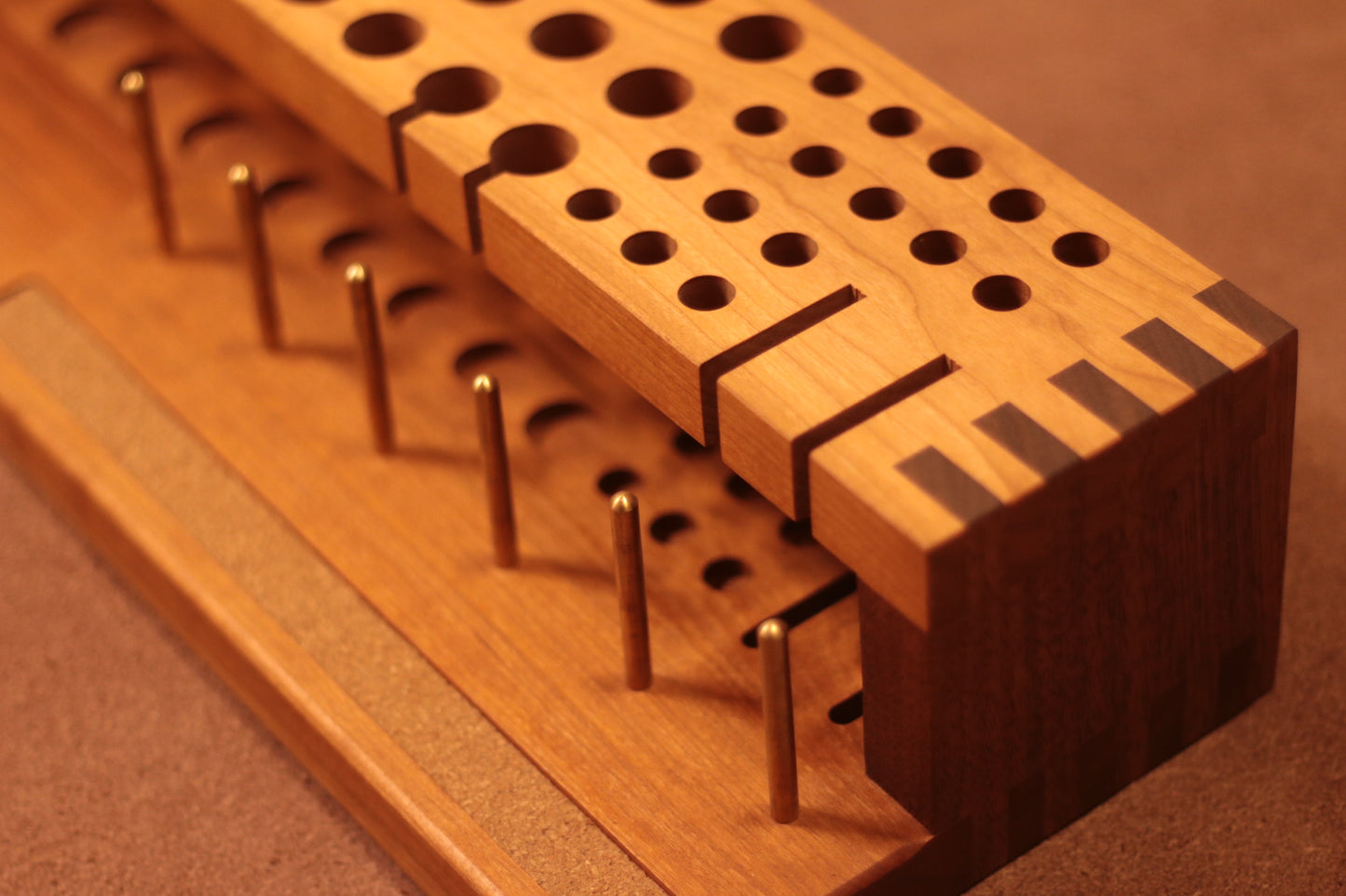 Werkzeugablage Werkzeugständer aus Massivholz Walnuss+Cherry. Pre-Order