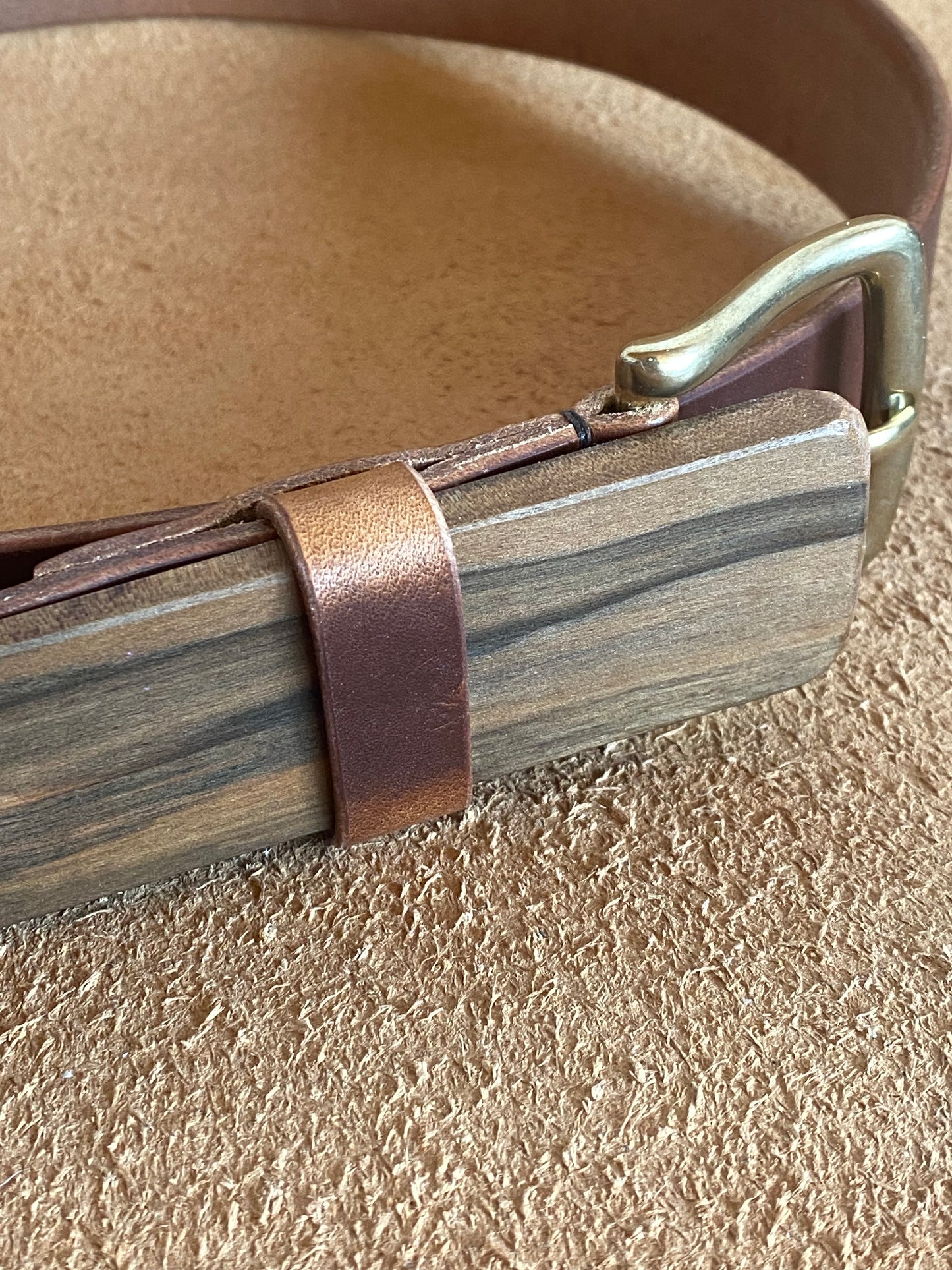 Loop wedge 38mm. Walnut. Handwork.