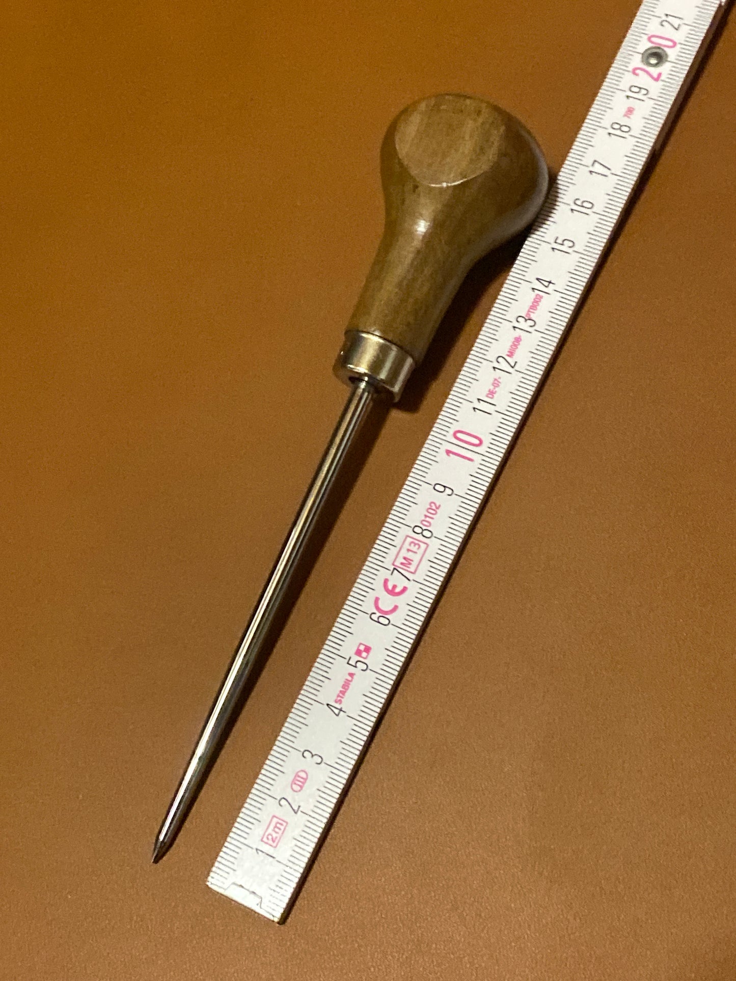 Large round awl 103 mm, diameter 3-4 mm