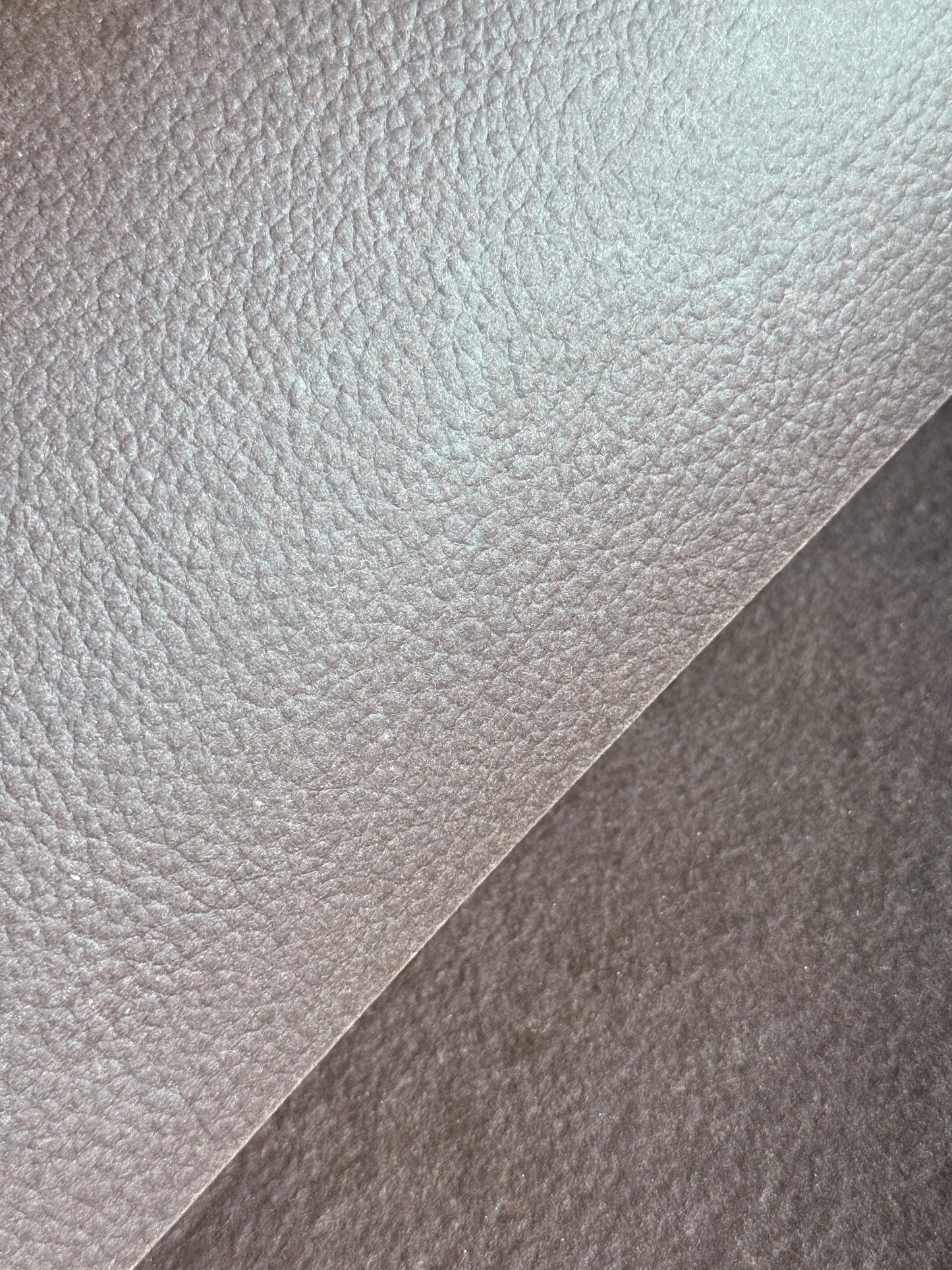 LOVR™ 1.1 "Embossed" 0,8 mm col. Brown 1 sqm.