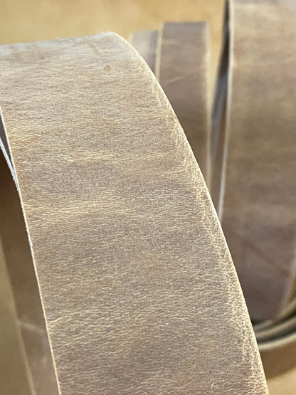 Pettorina con cinghie in cuoio levigato naturale 3,0-3,5 mm circa 125 cm