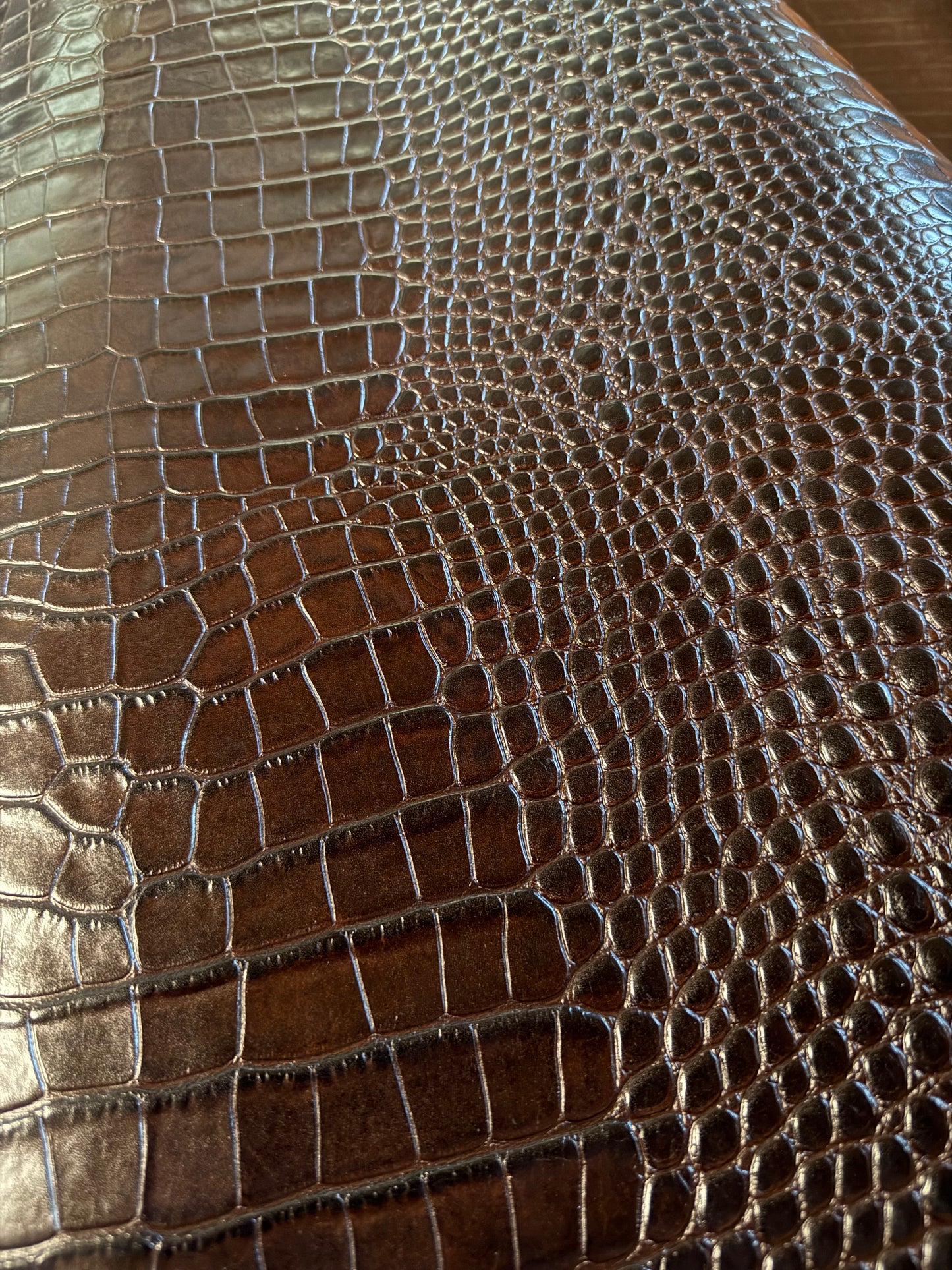 Riemen Schwarz Crocoprägung 2,8-3 mm Hals 140 cm mit Resinseite