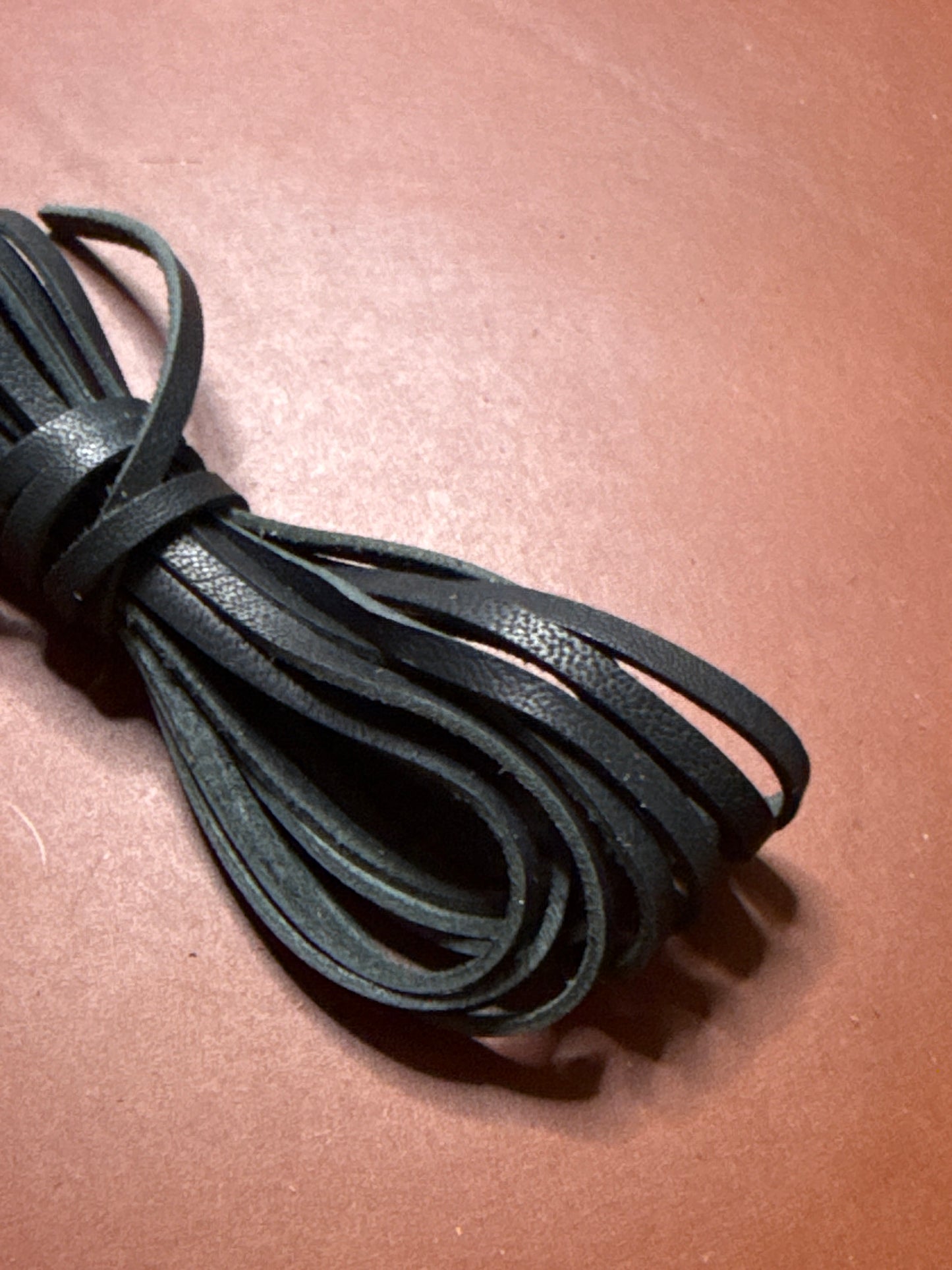 Flechtband aus Känguruleder 3mm. Leather lace. 1 Meter