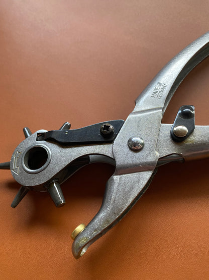 Revolver hole pliers with hole size viewing window