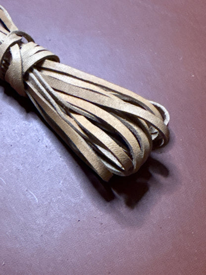 Flechtband aus Känguruleder 3mm. Leather lace. 1 Meter
