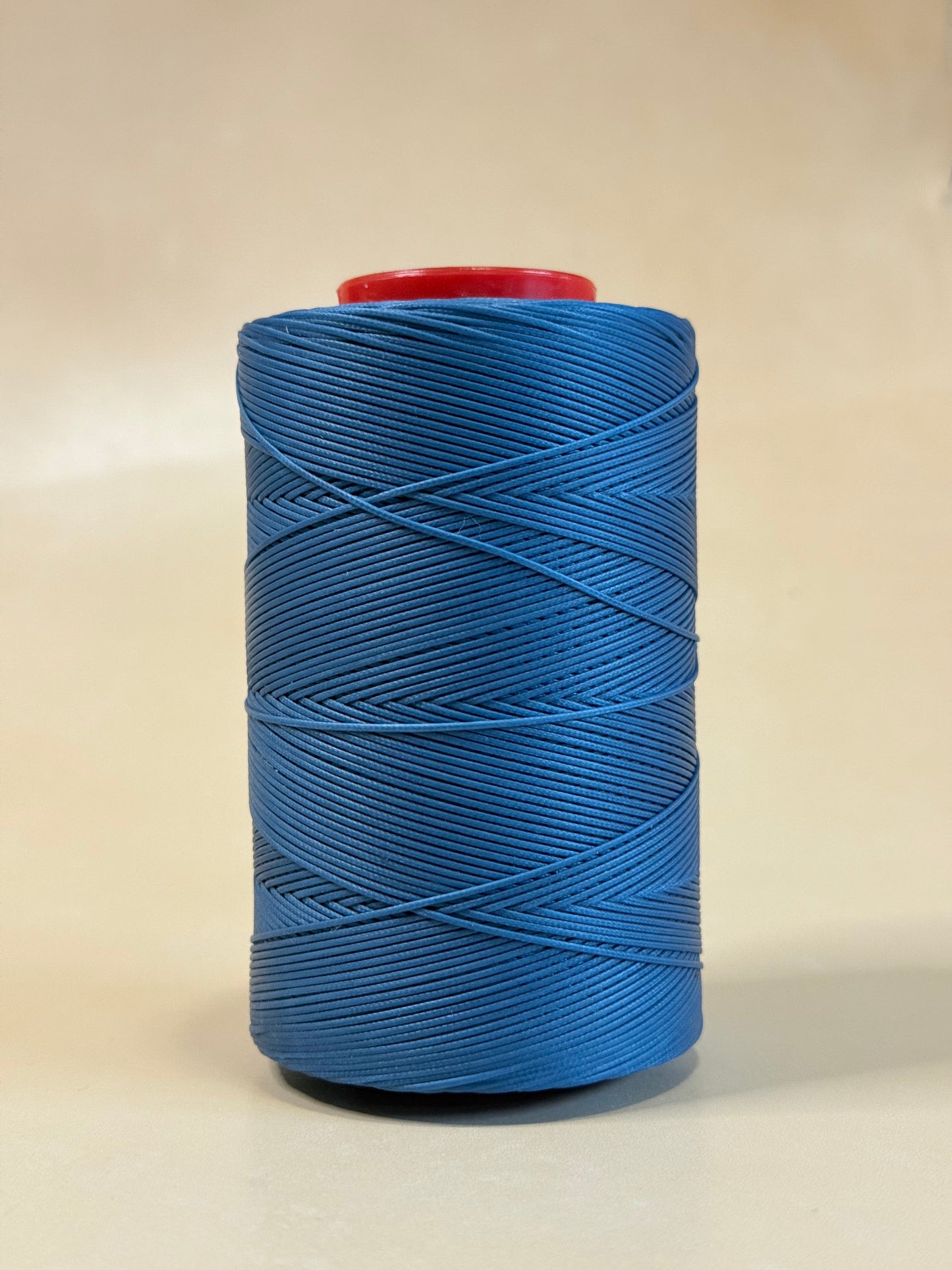 0,6 mm Ritza 25 tigre 100 m Spule | Filo da cucito per pelle, cerato. Punto a mano, forma piatta