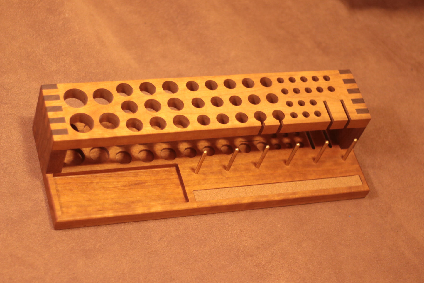 Werkzeugablage Werkzeugständer aus Massivholz Walnuss+Cherry. Pre-Order