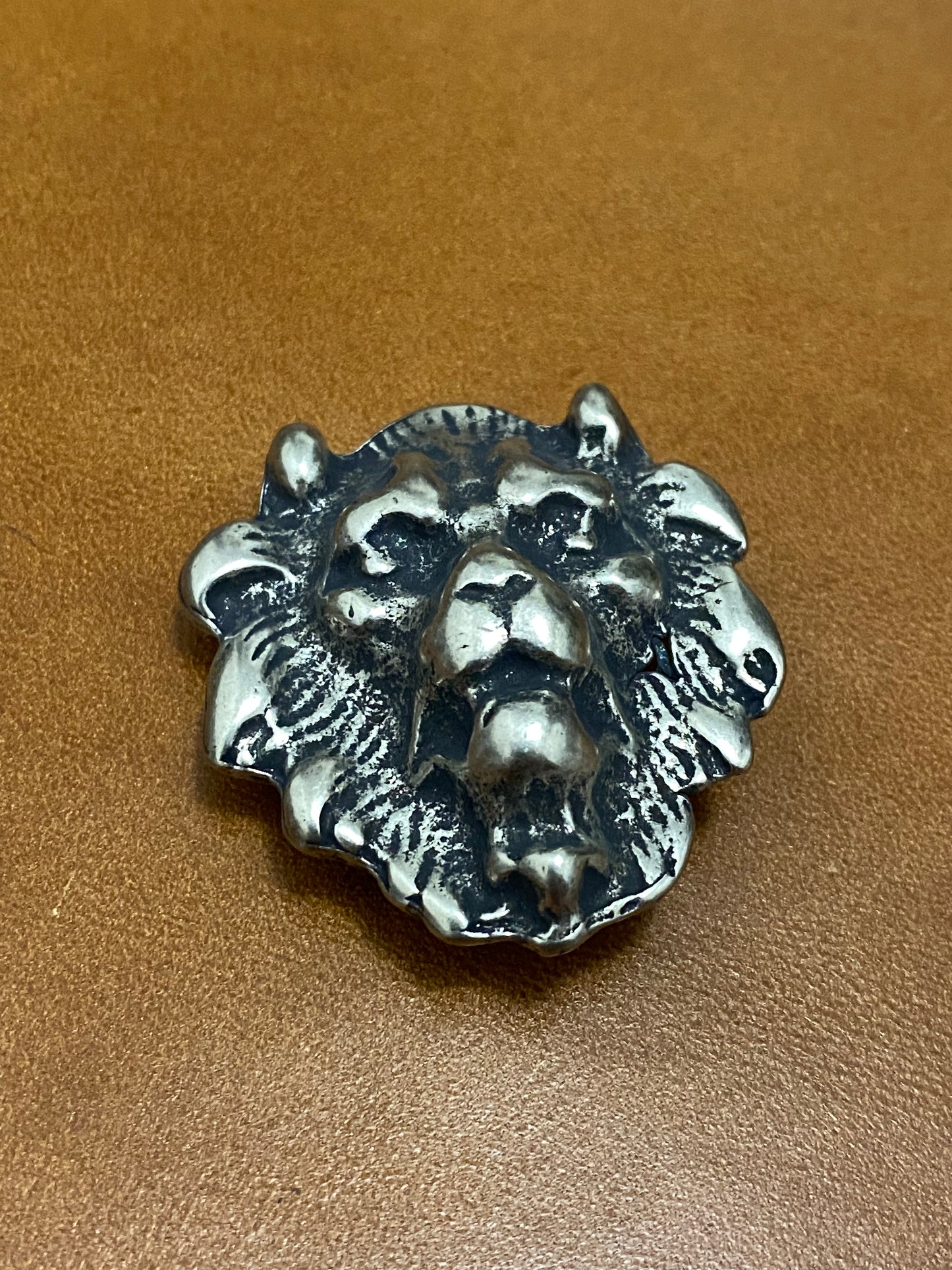 Rivet décoratif tête de lion 34,5 x 36 mm