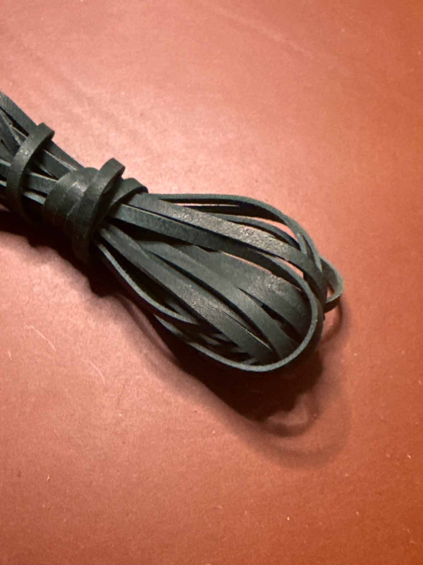 Flechtband aus Känguruleder 3mm. Leather lace. 1 Meter